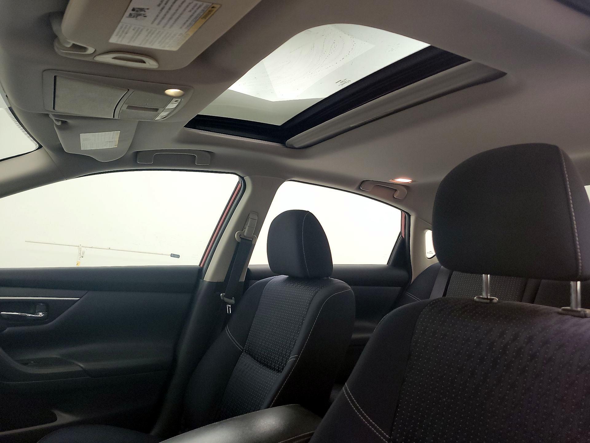 Thumbnail: 2017 Nissan Altima - 20