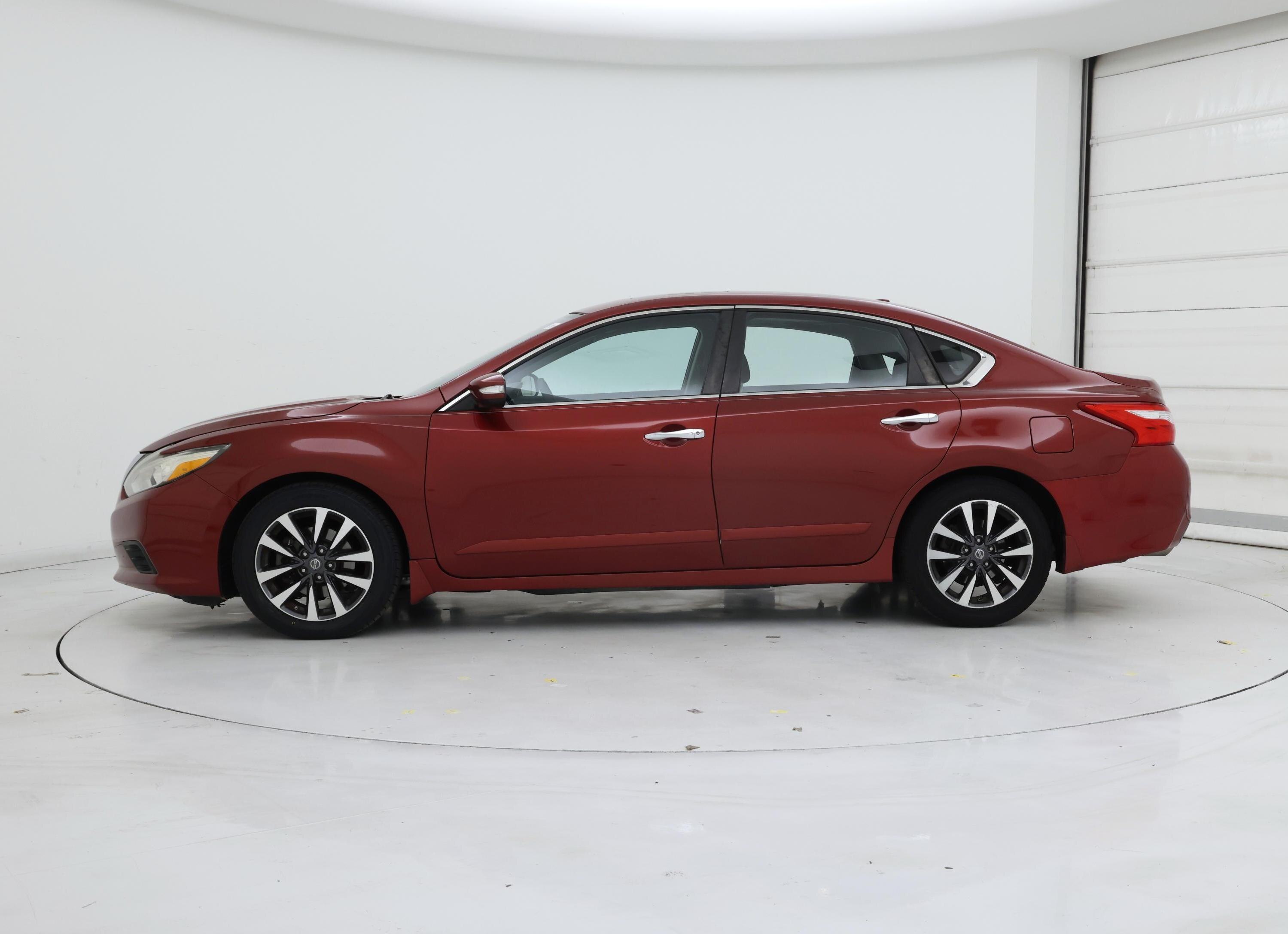Thumbnail: 2017 Nissan Altima - 3