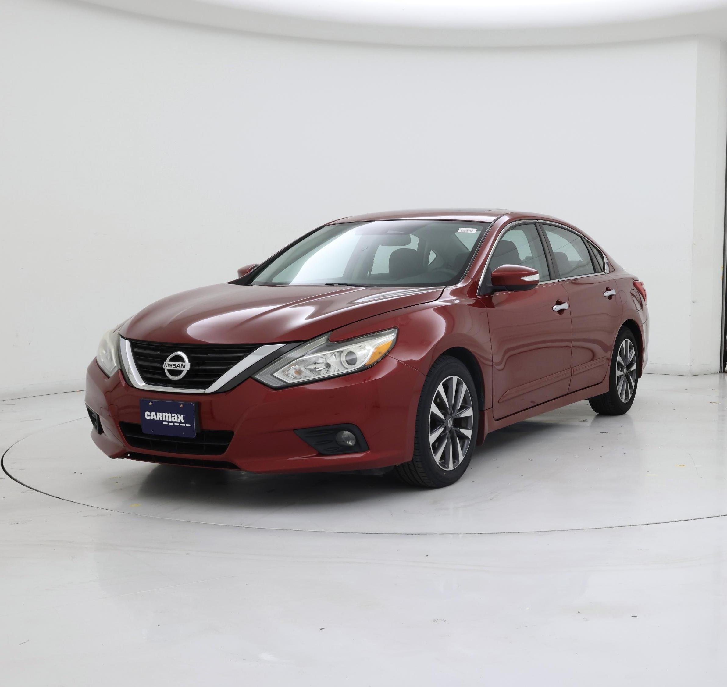 Thumbnail: 2017 Nissan Altima - 4