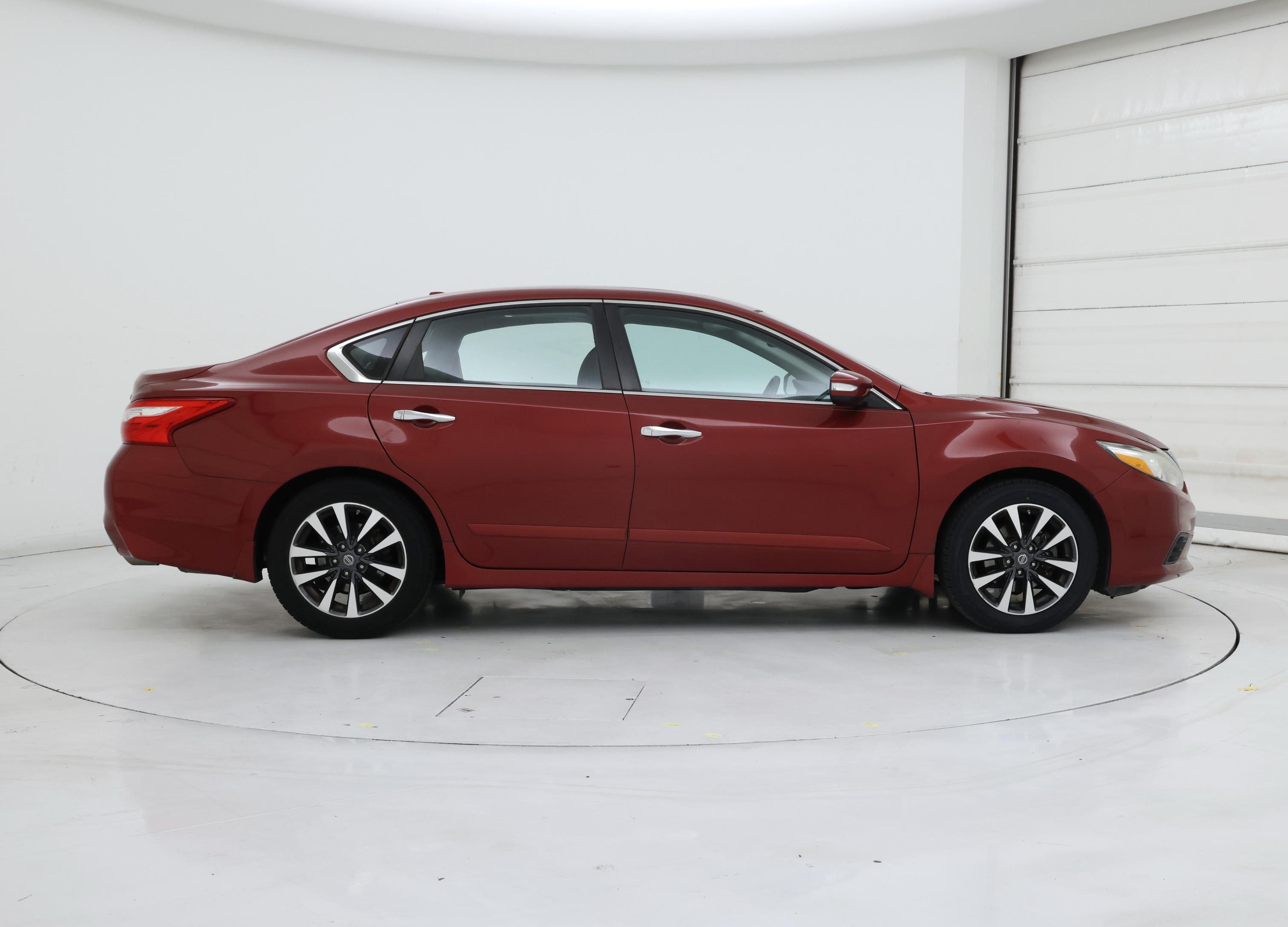 Thumbnail: 2017 Nissan Altima - 7