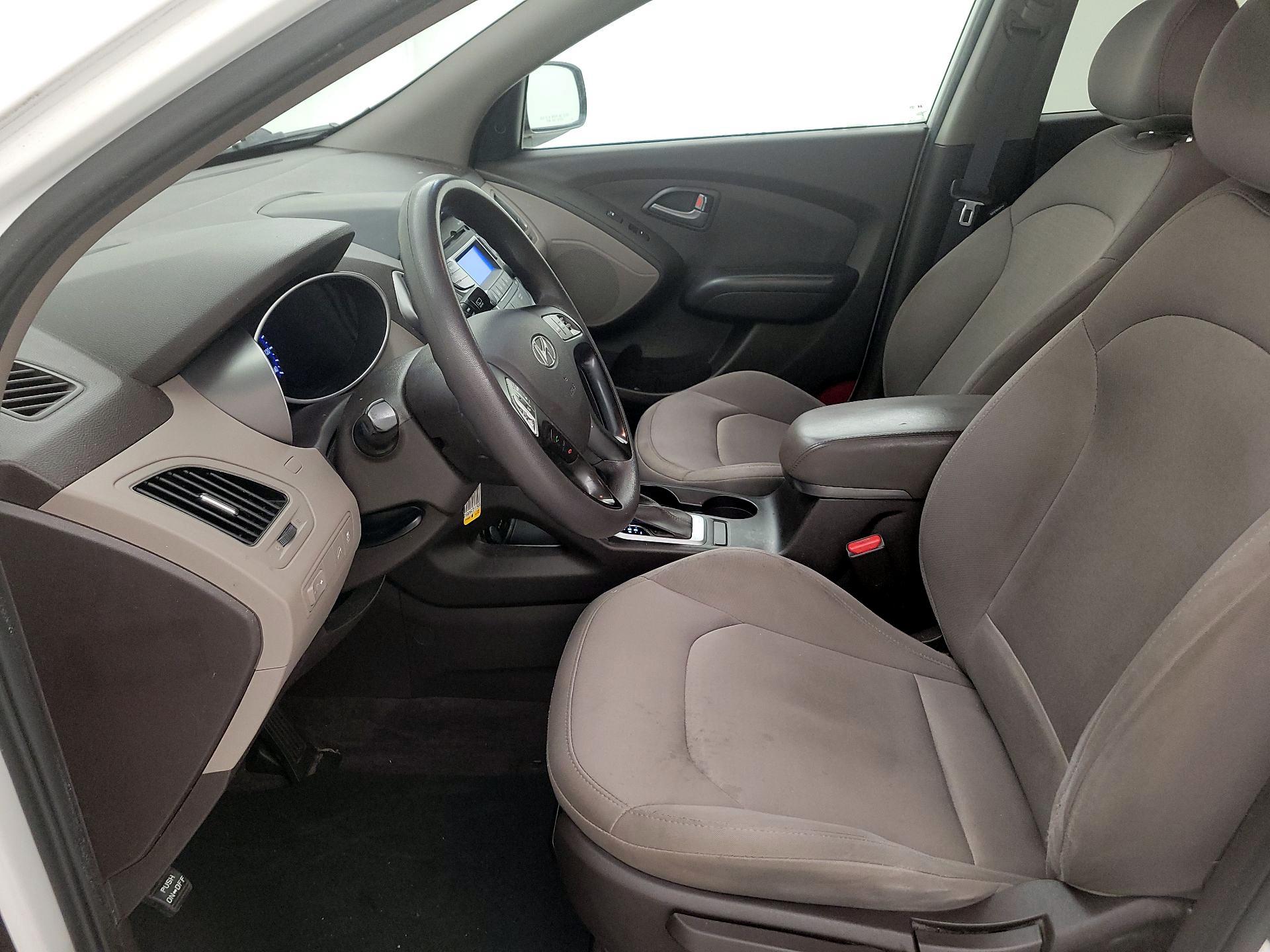 Thumbnail: 2015 Hyundai Tucson - 9