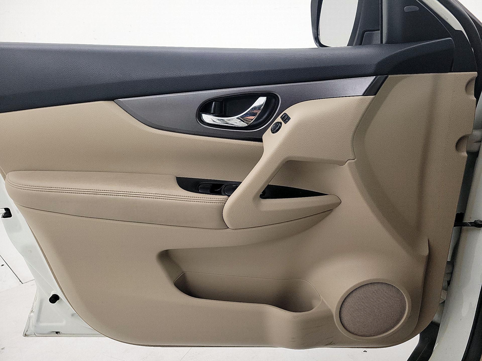 Thumbnail: 2015 Nissan Rogue - 12