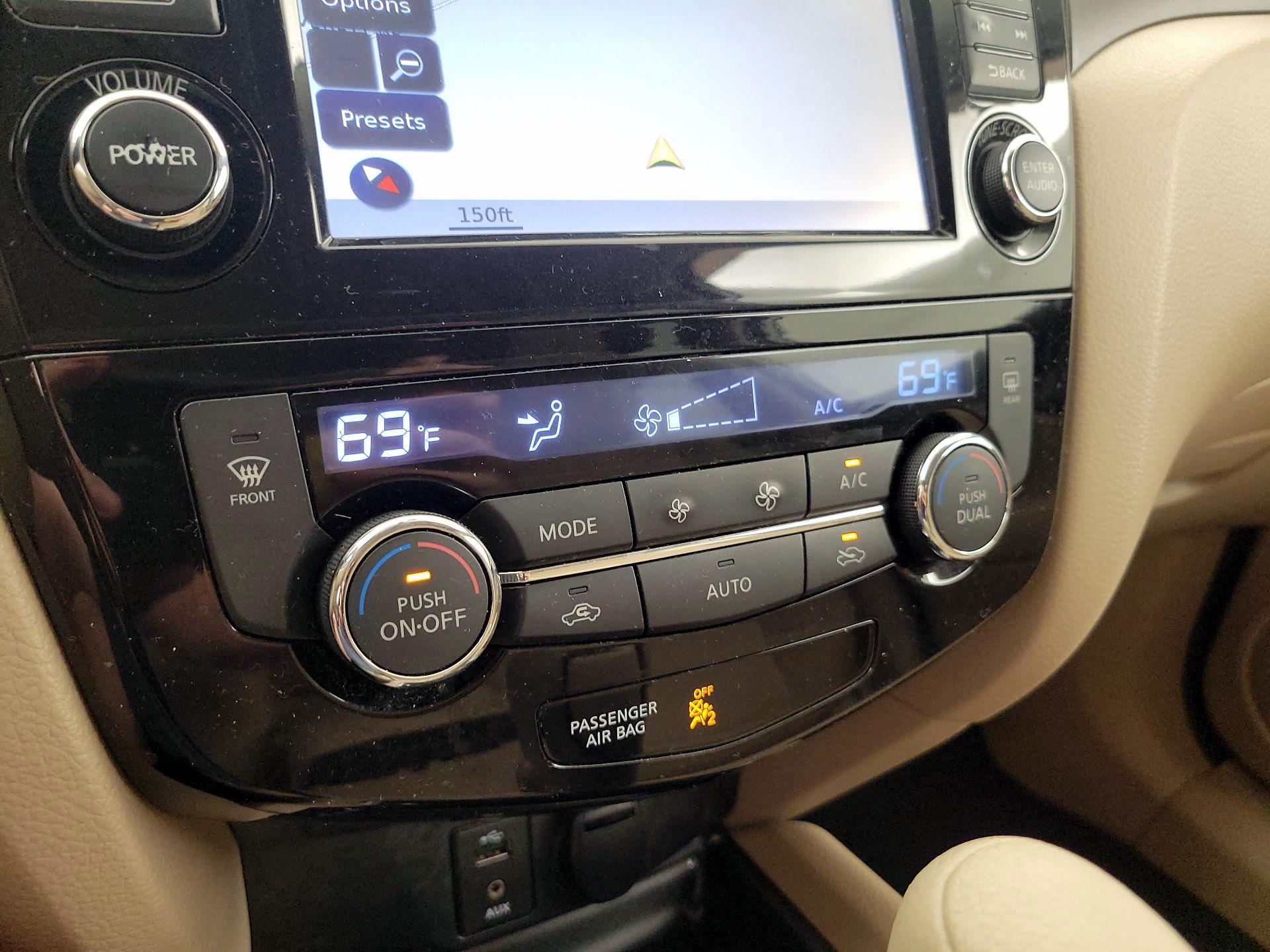 Thumbnail: 2015 Nissan Rogue - 17