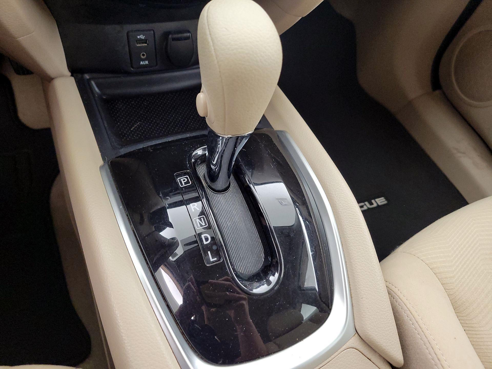 Thumbnail: 2015 Nissan Rogue - 18