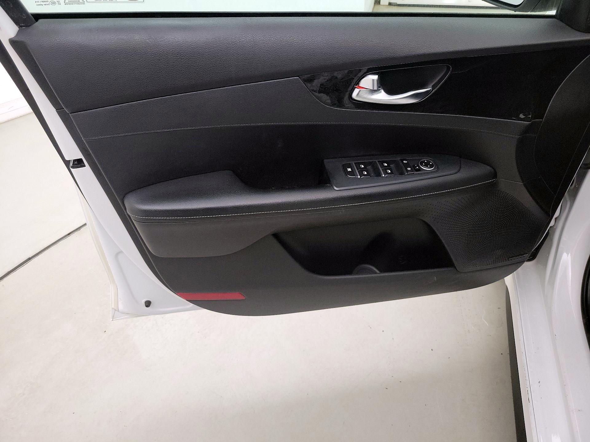 Thumbnail: 2021 Kia Forte - 12