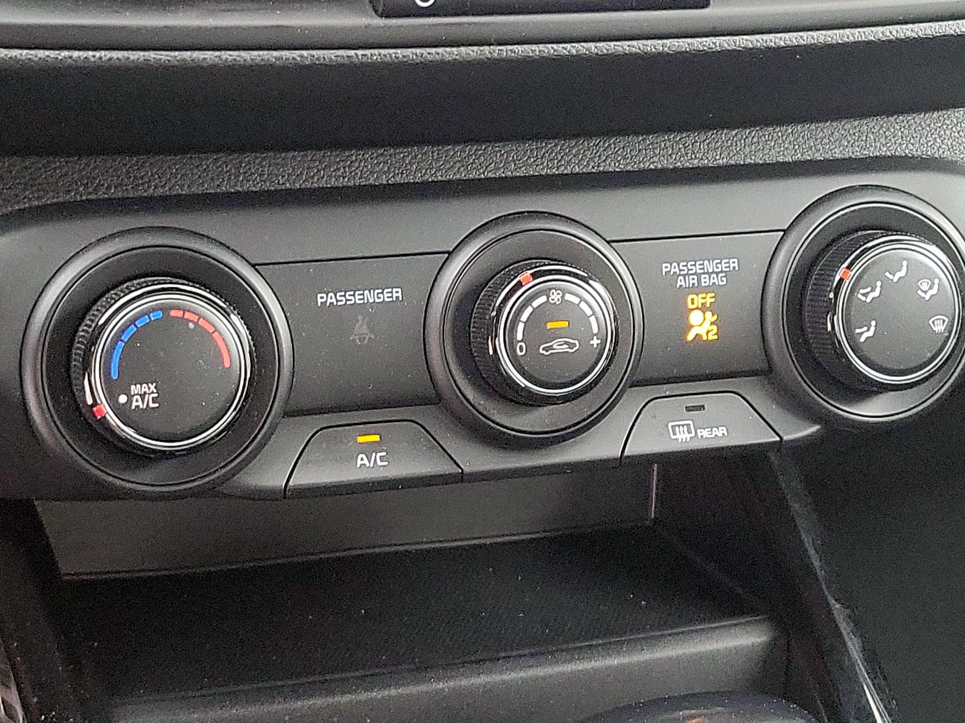 Thumbnail: 2021 Kia Forte - 16