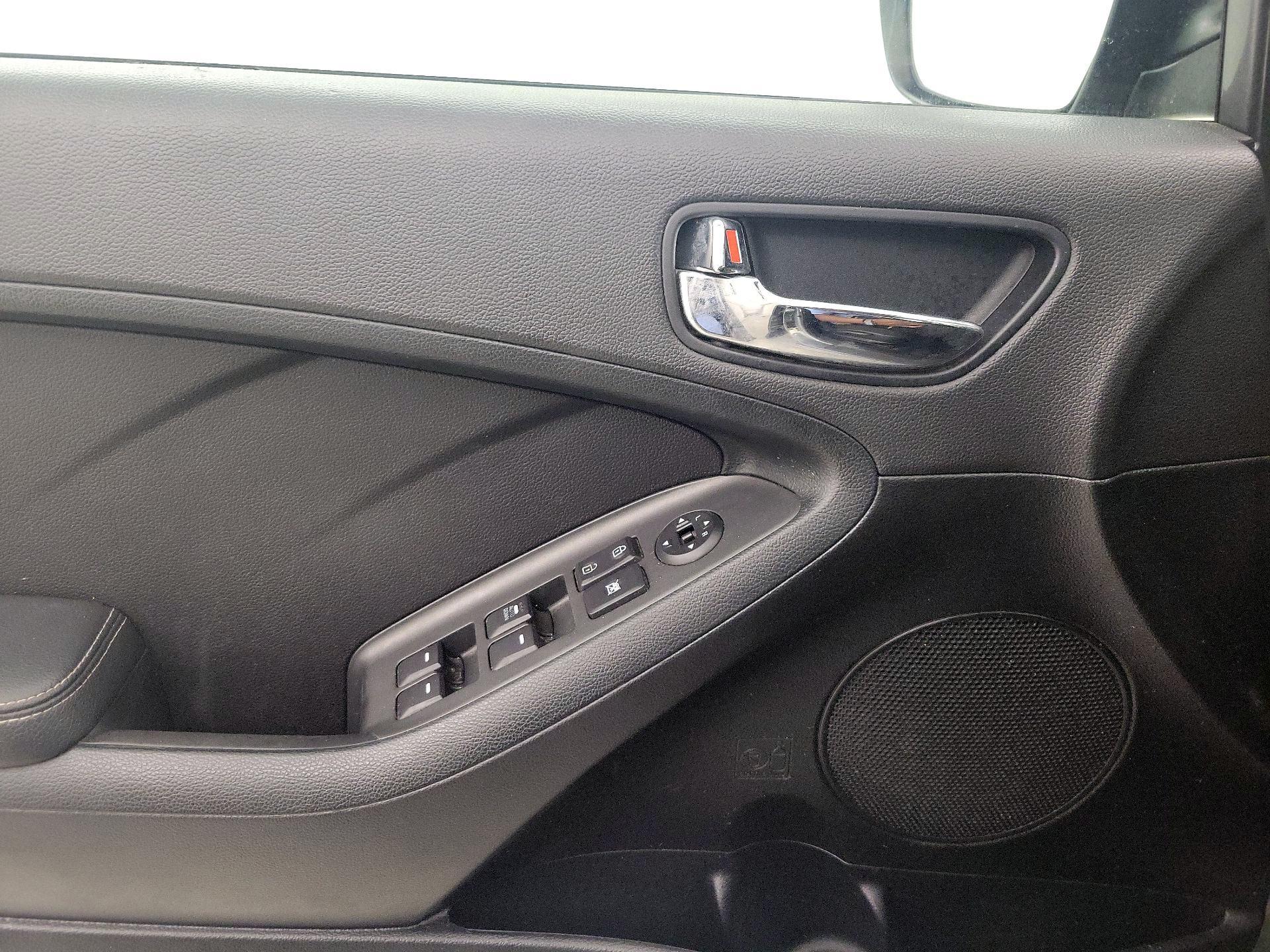 Thumbnail: 2016 Kia Forte - 12