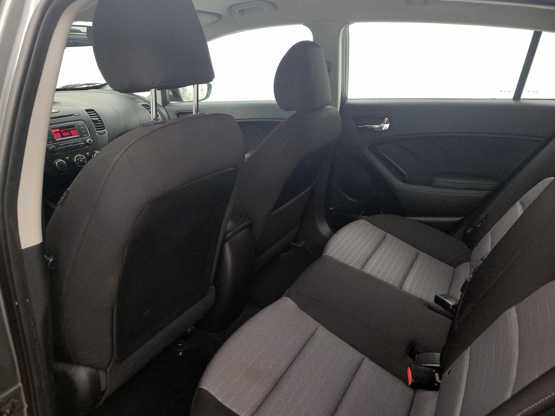 Thumbnail: 2016 Kia Forte - 18