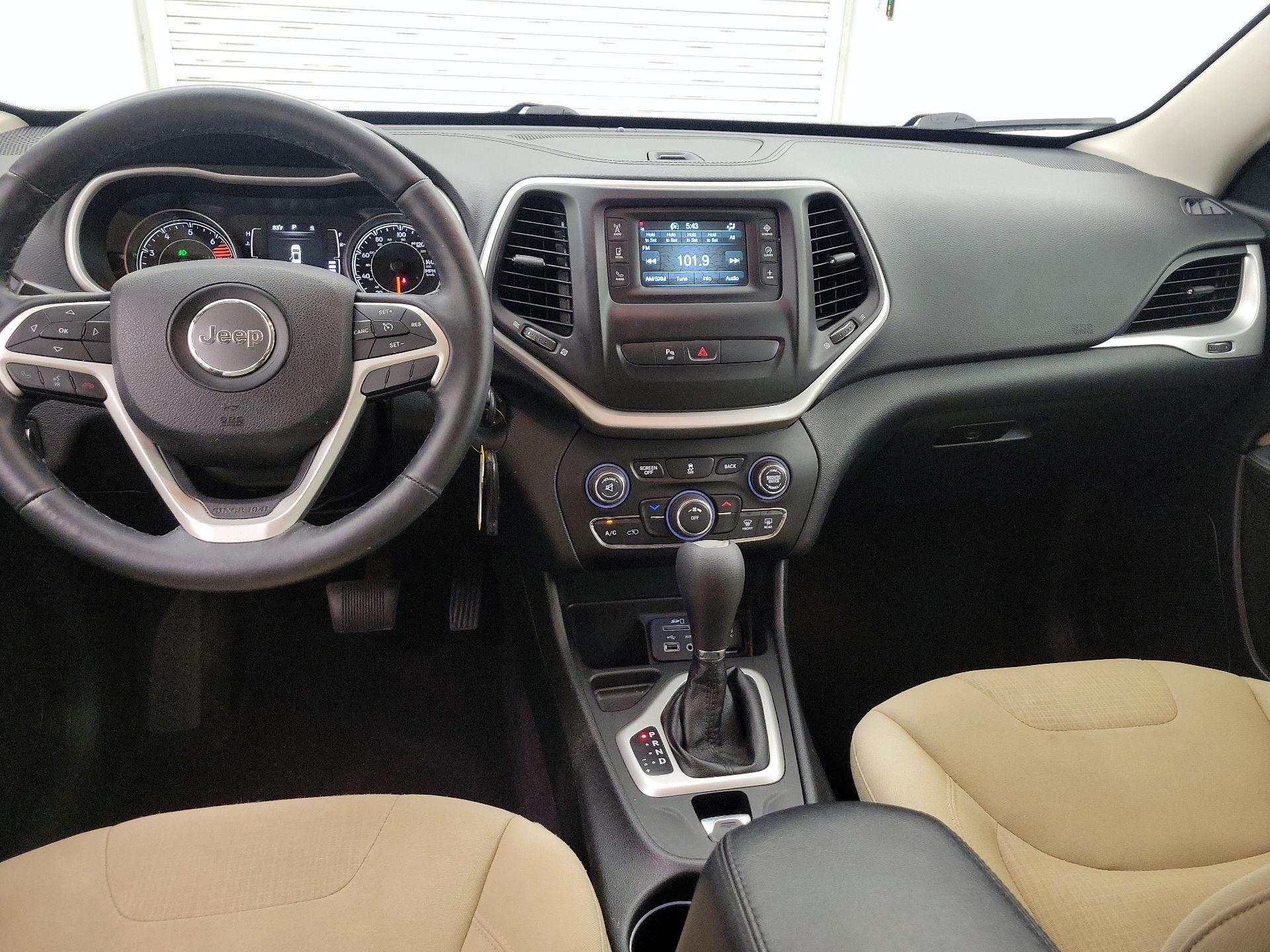 Thumbnail: 2016 Jeep Cherokee - 9