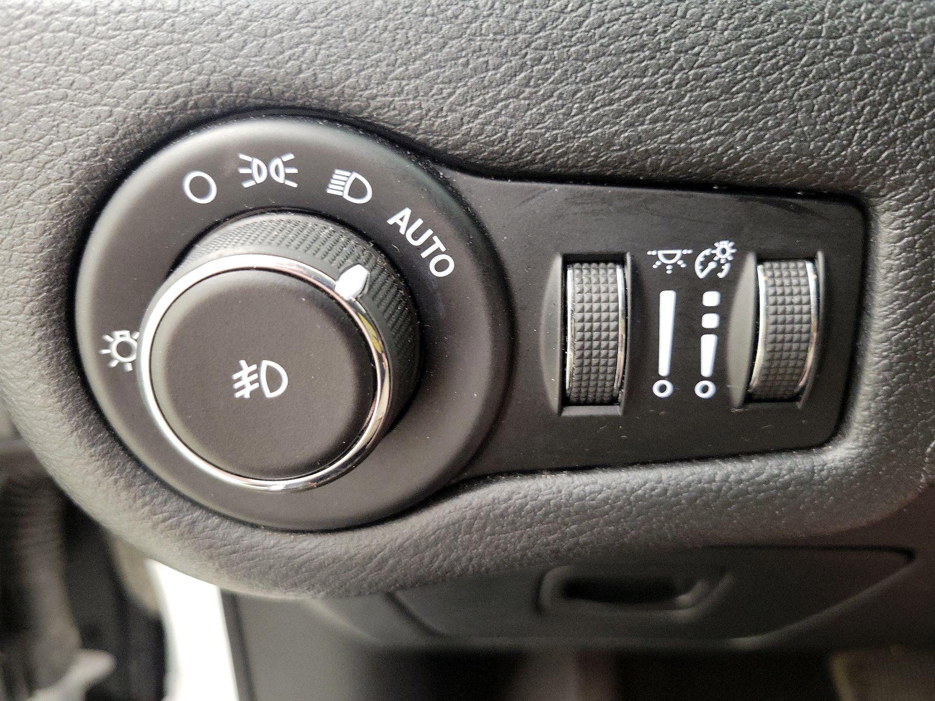 Thumbnail: 2016 Jeep Cherokee - 13