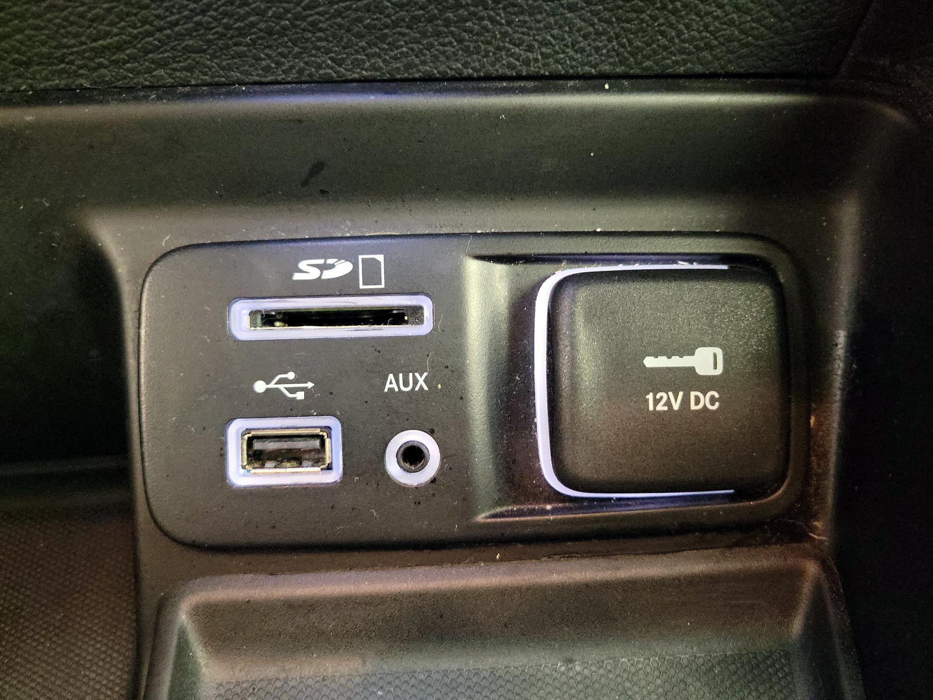 Thumbnail: 2016 Jeep Cherokee - 18