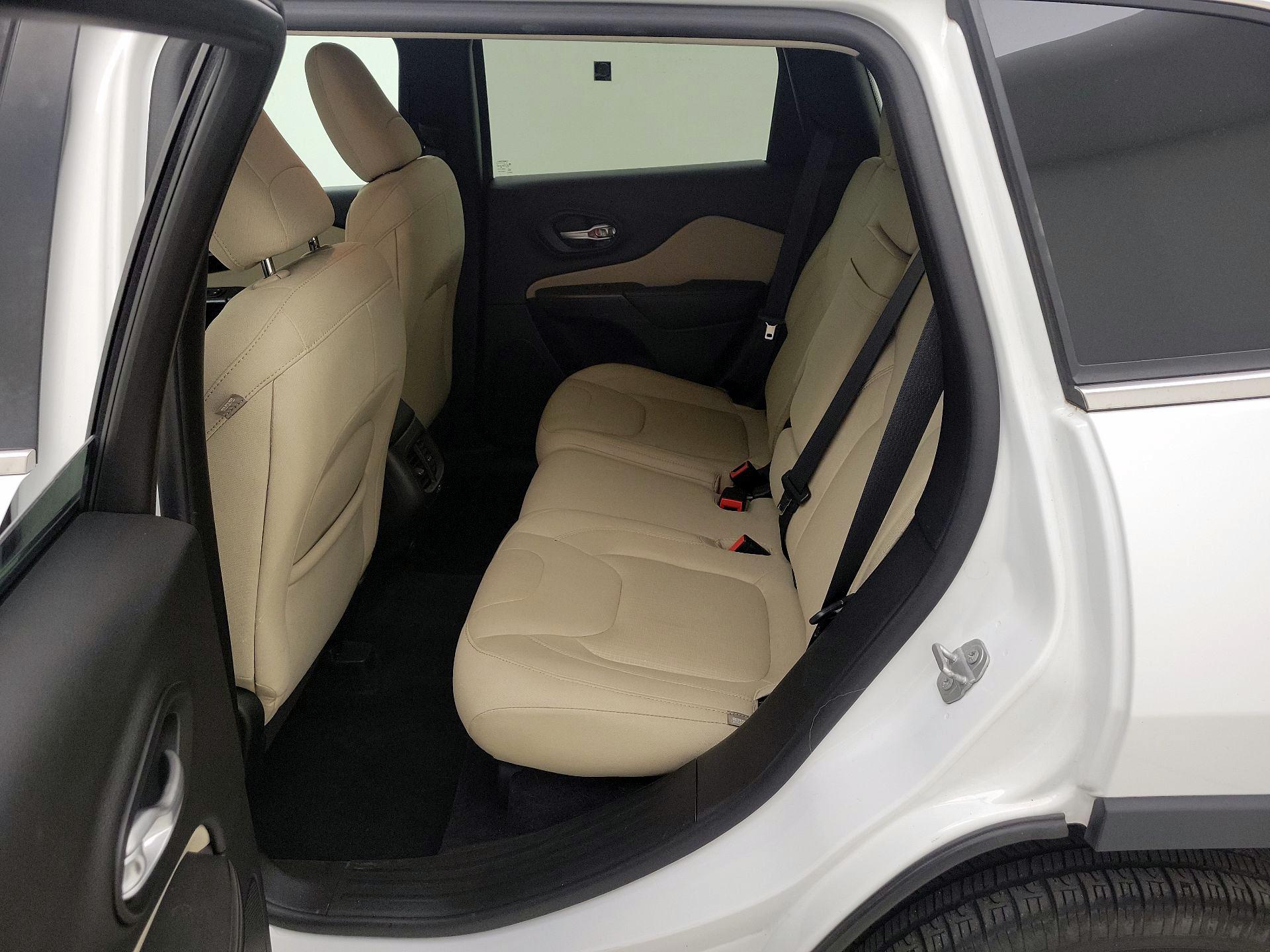 Thumbnail: 2016 Jeep Cherokee - 19