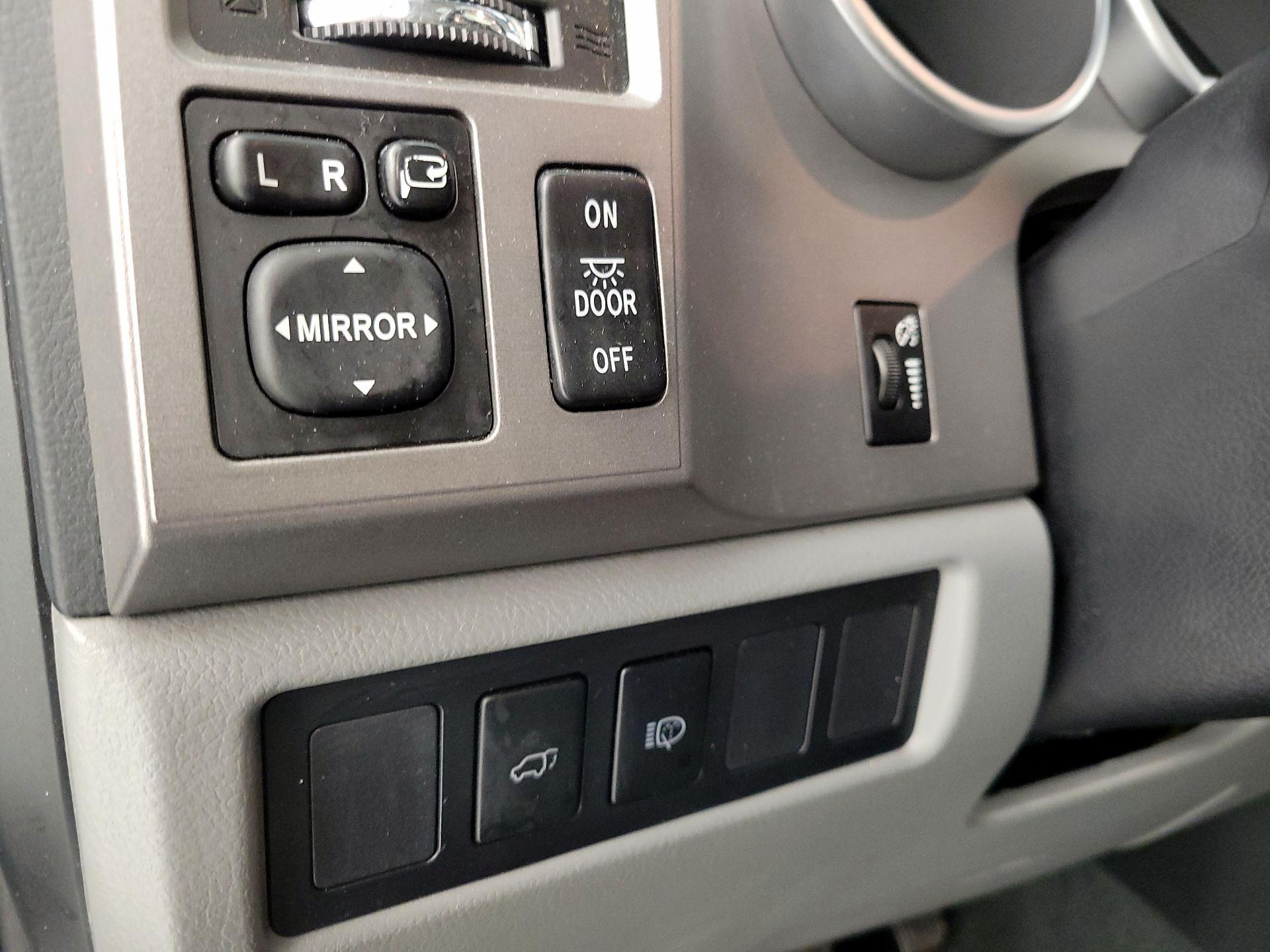 Thumbnail: 2014 Toyota Sequoia - 13