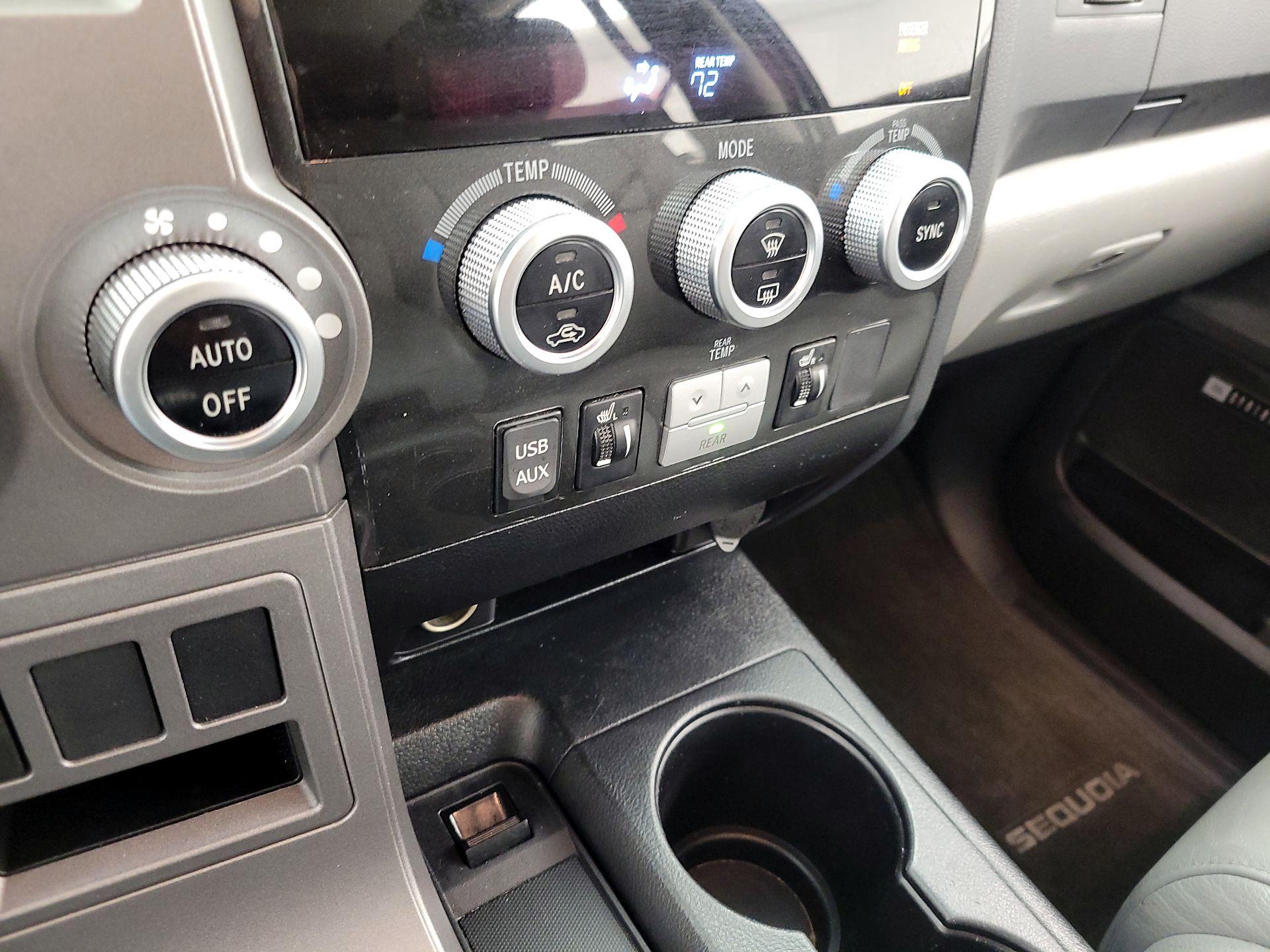 Thumbnail: 2014 Toyota Sequoia - 17