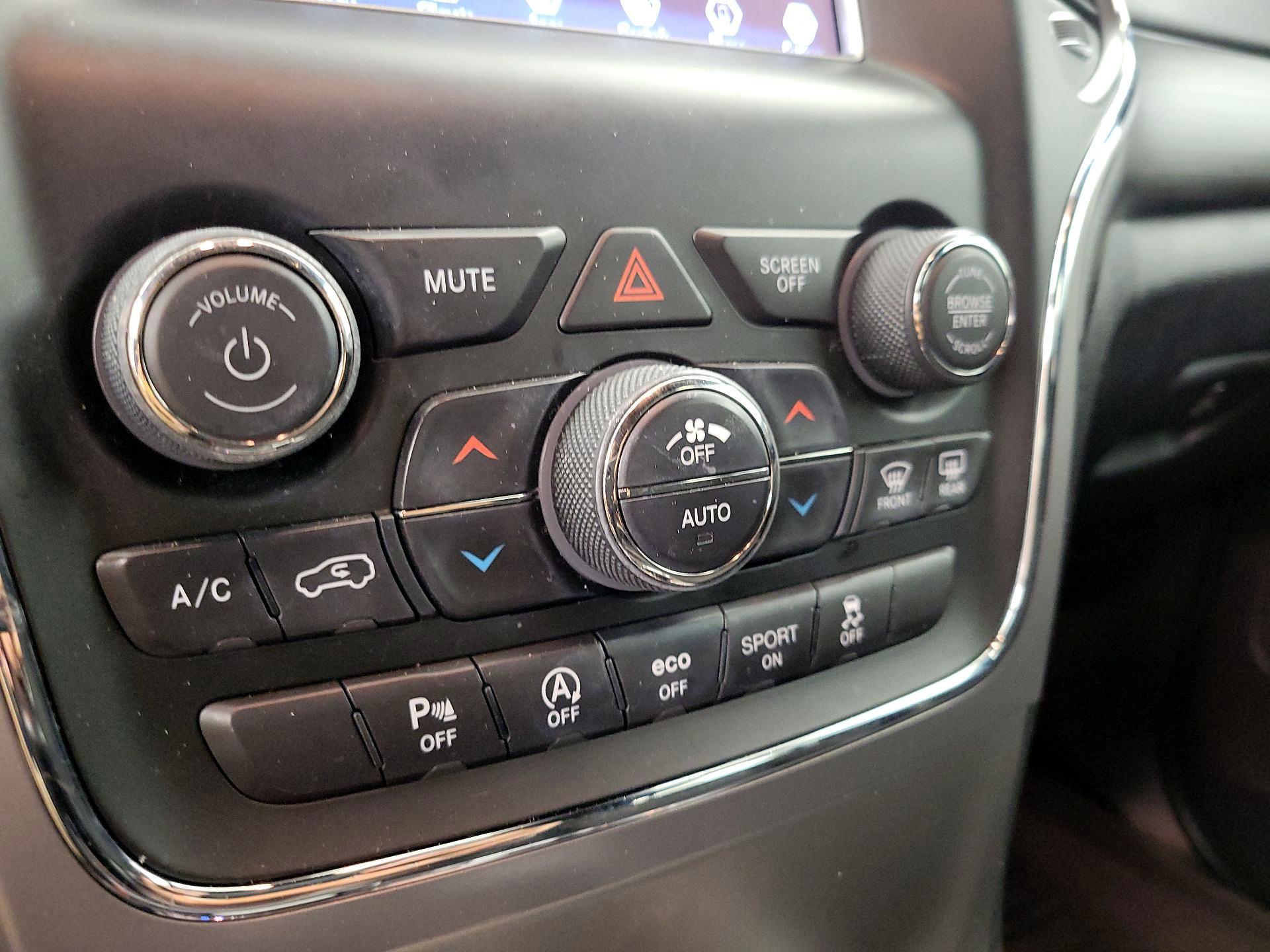 Thumbnail: 2021 Jeep Grand Cherokee - 16