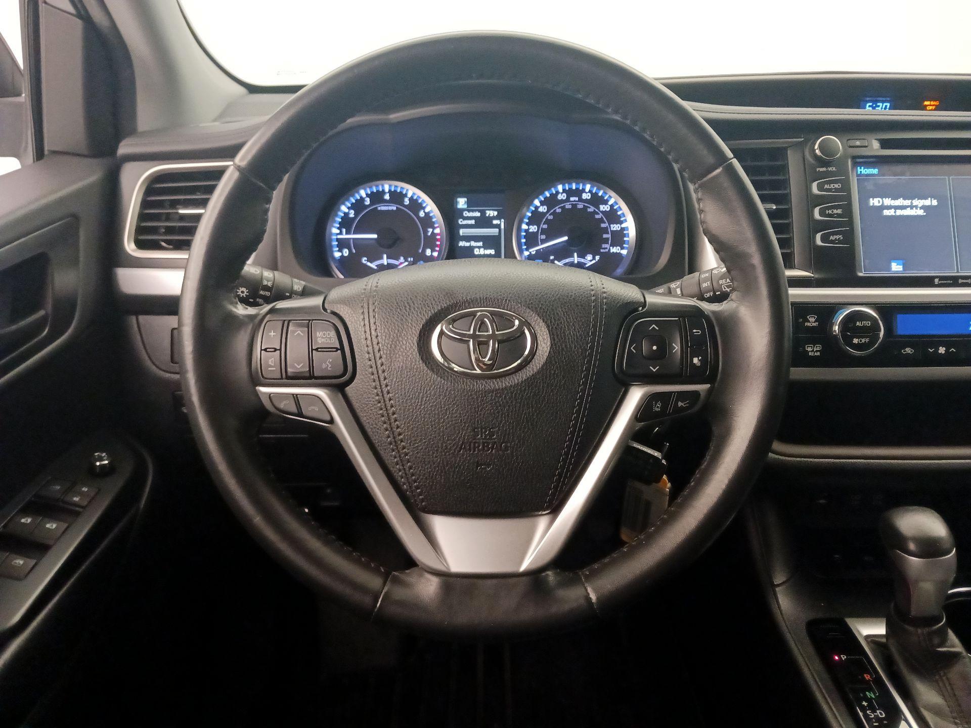 Thumbnail: 2019 Toyota Highlander - 10