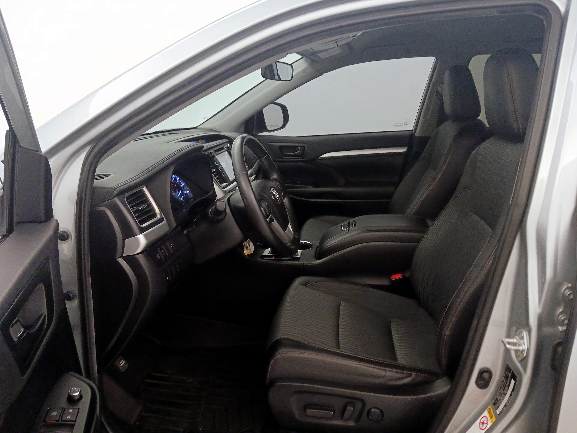 Thumbnail: 2019 Toyota Highlander - 11