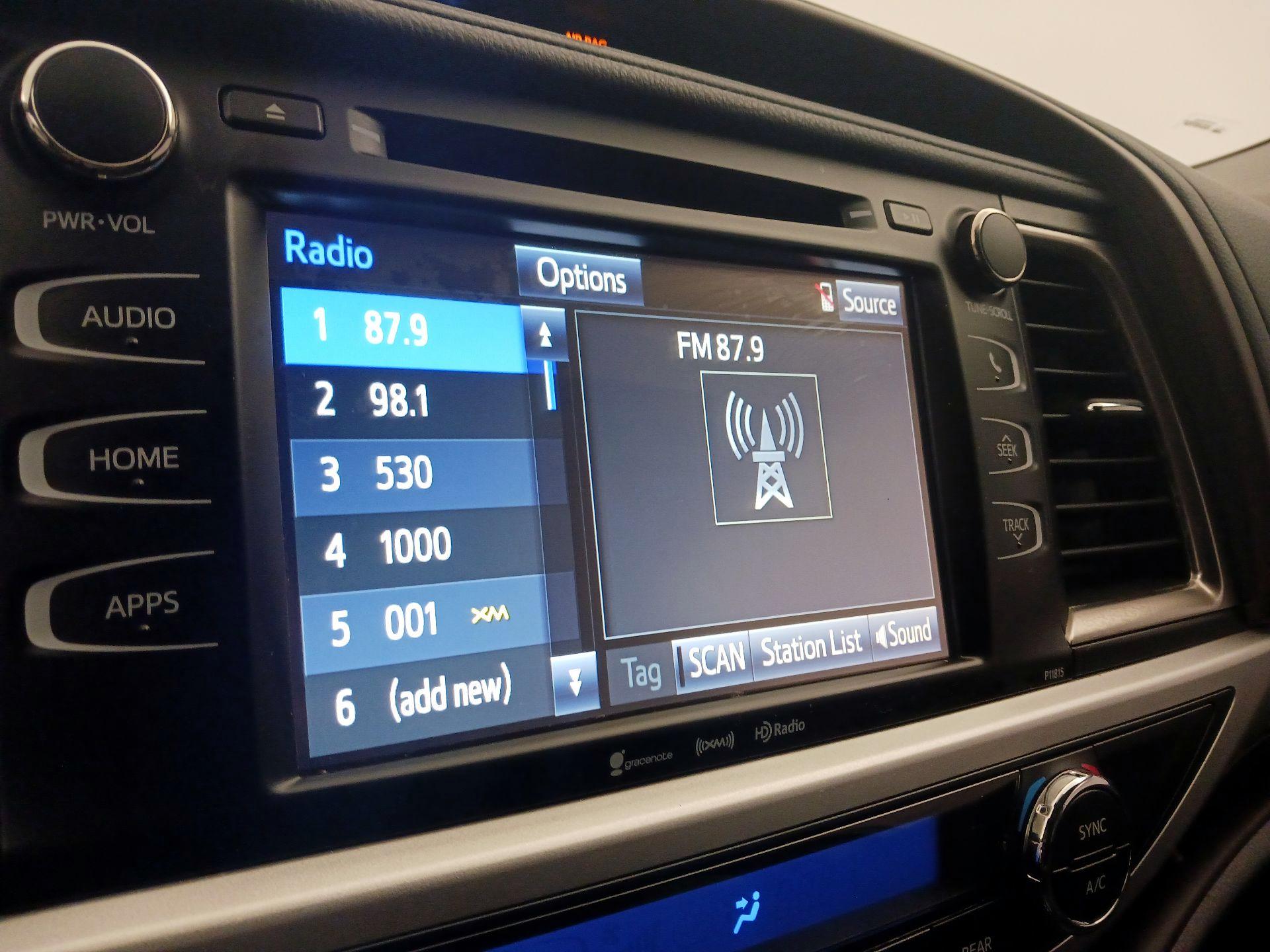 Thumbnail: 2019 Toyota Highlander - 15