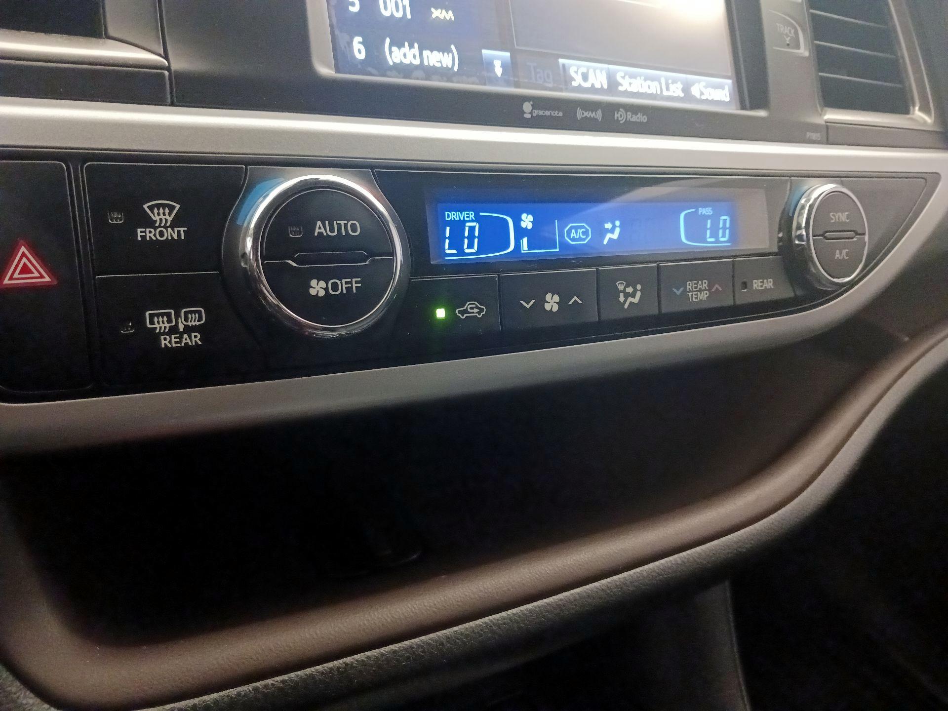 Thumbnail: 2019 Toyota Highlander - 16