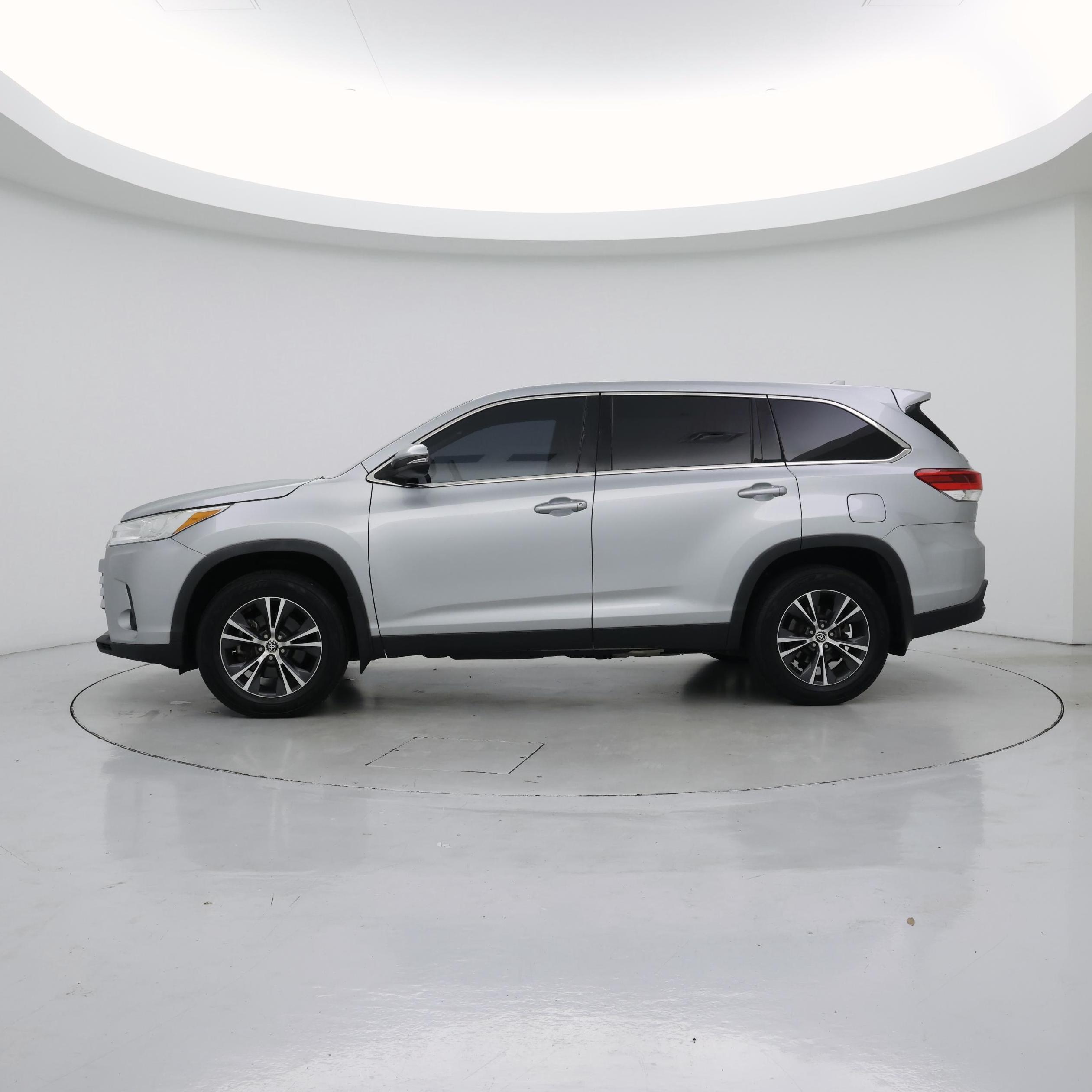 Thumbnail: 2019 Toyota Highlander - 3
