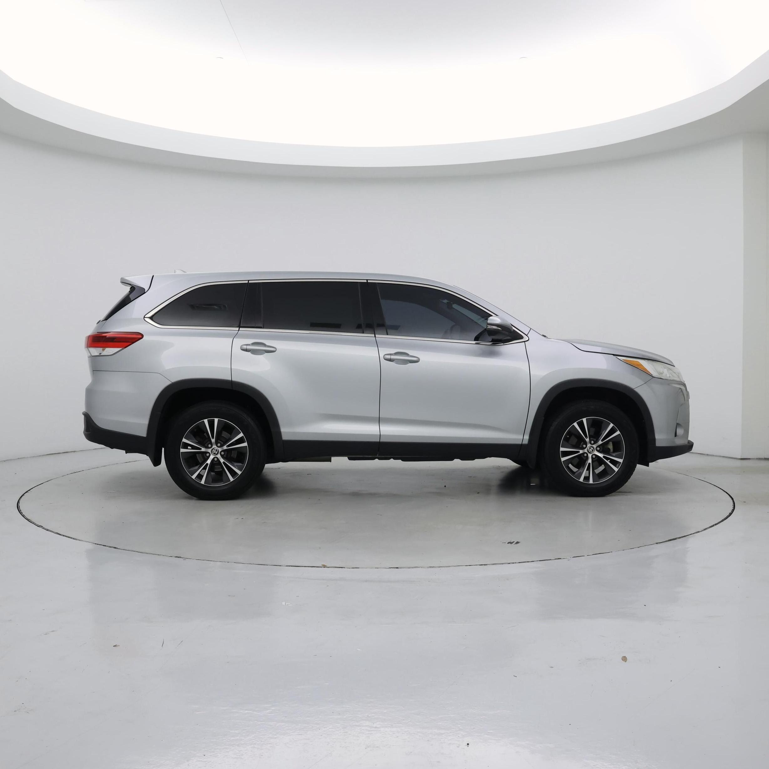 Thumbnail: 2019 Toyota Highlander - 7