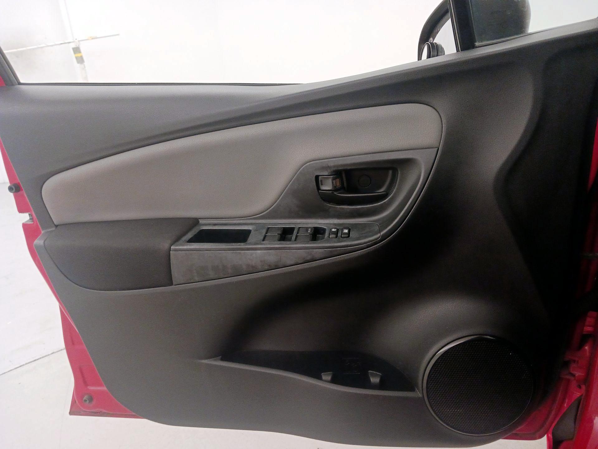 Thumbnail: 2015 Toyota Yaris - 12