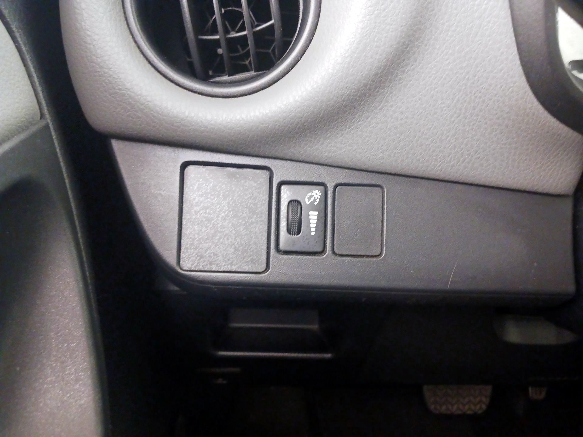 Thumbnail: 2015 Toyota Yaris - 13