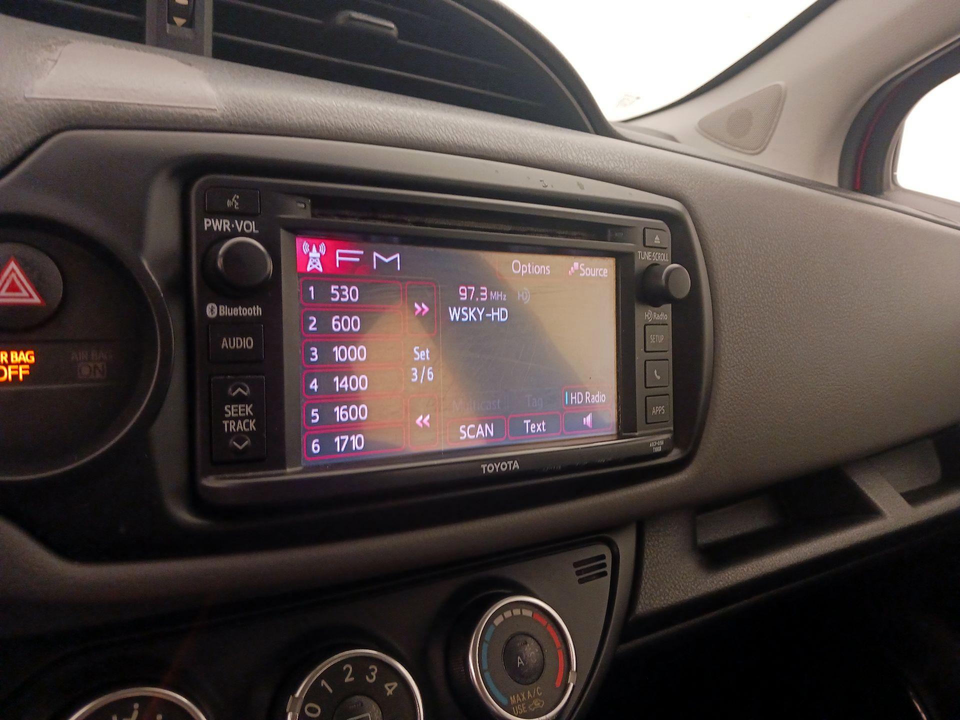 Thumbnail: 2015 Toyota Yaris - 14