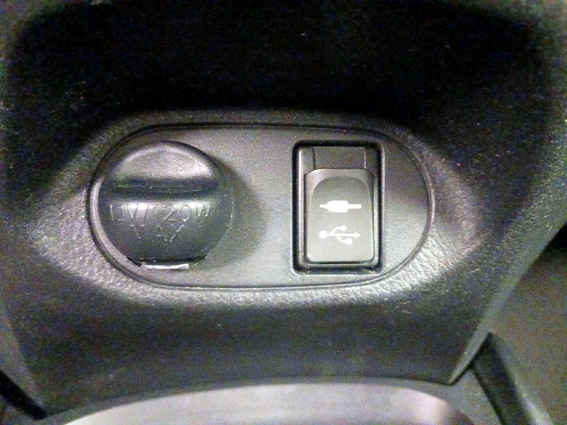 Thumbnail: 2015 Toyota Yaris - 17