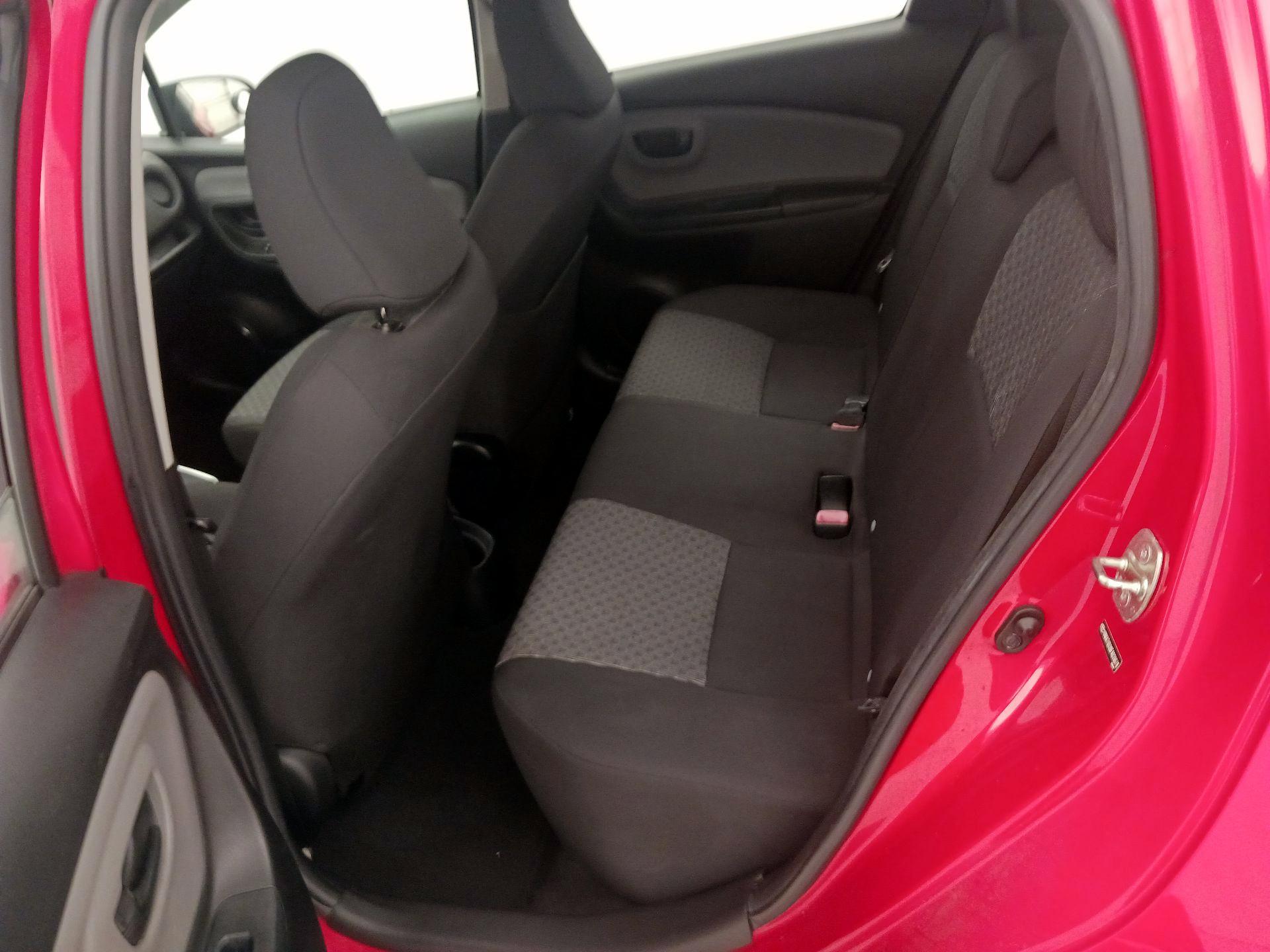 Thumbnail: 2015 Toyota Yaris - 18