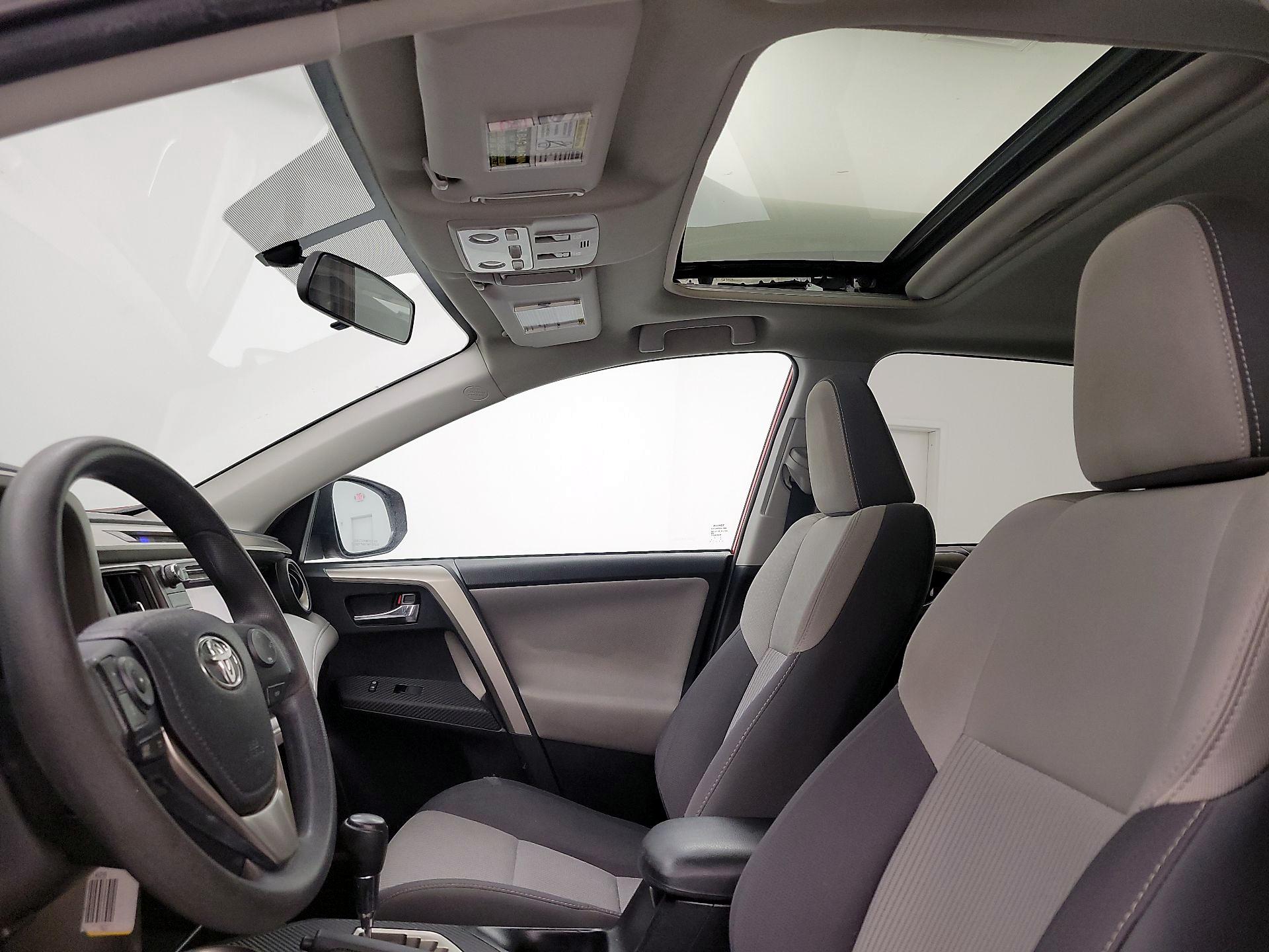 Thumbnail: 2015 Toyota RAV4 - 20