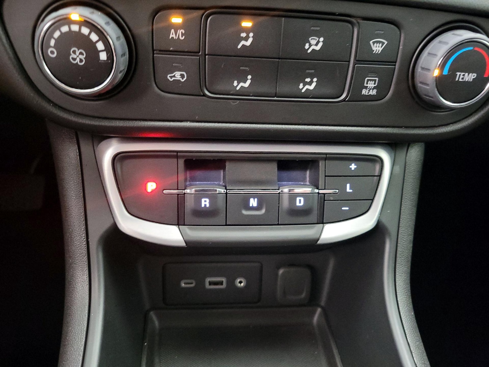 2022 GMC Terrain SLE - Photo 18