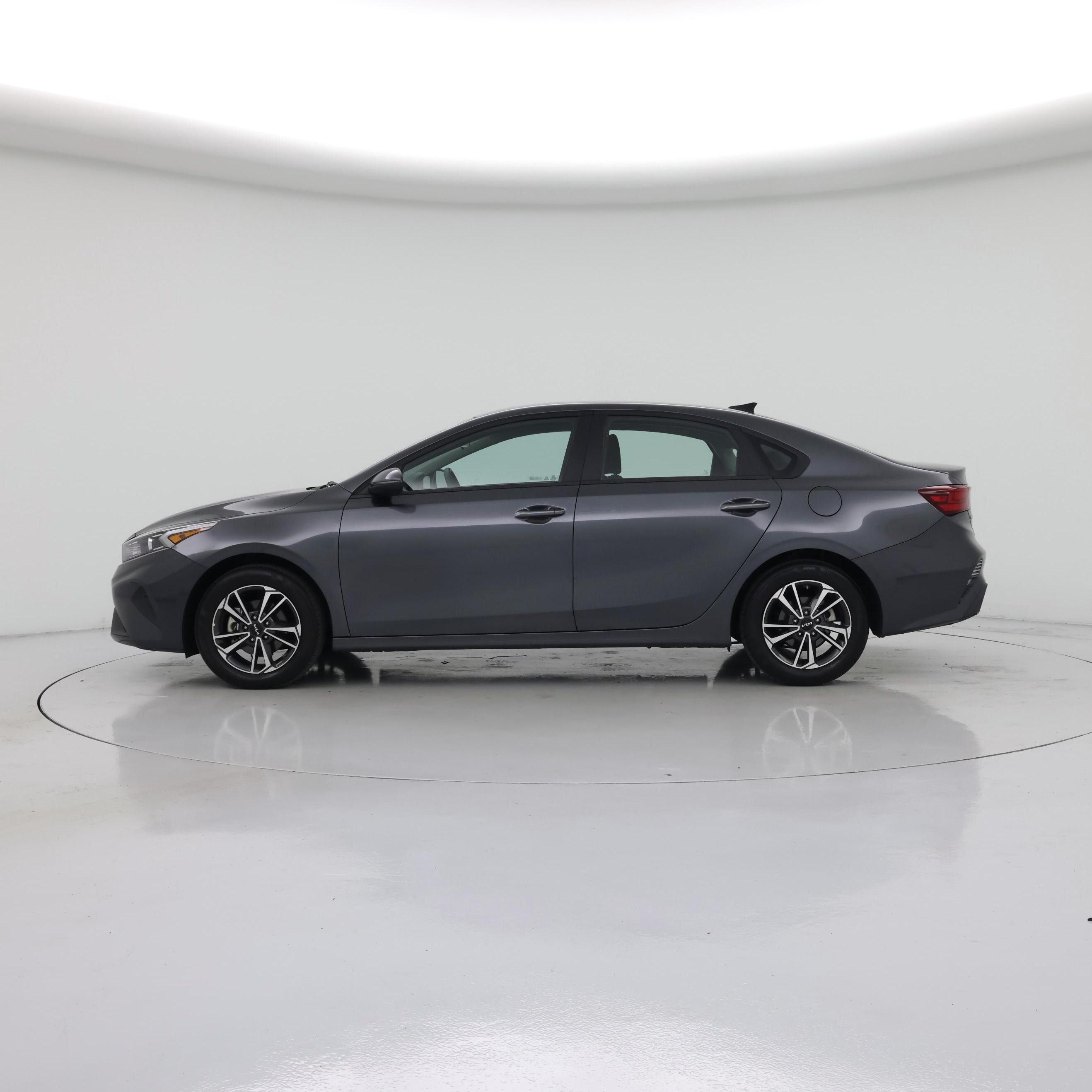 Thumbnail: 2024 Kia Forte - 3