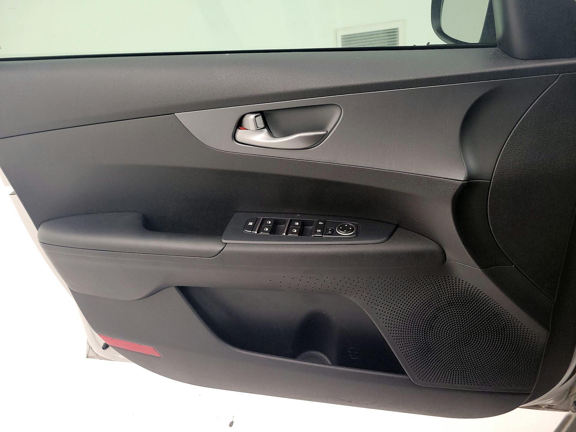 Thumbnail: 2020 Kia Forte - 12