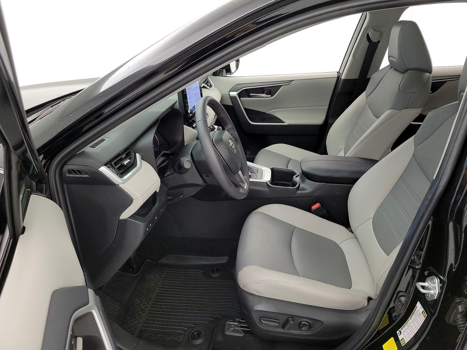 2024 Toyota RAV4 XLE Premium - Photo 12