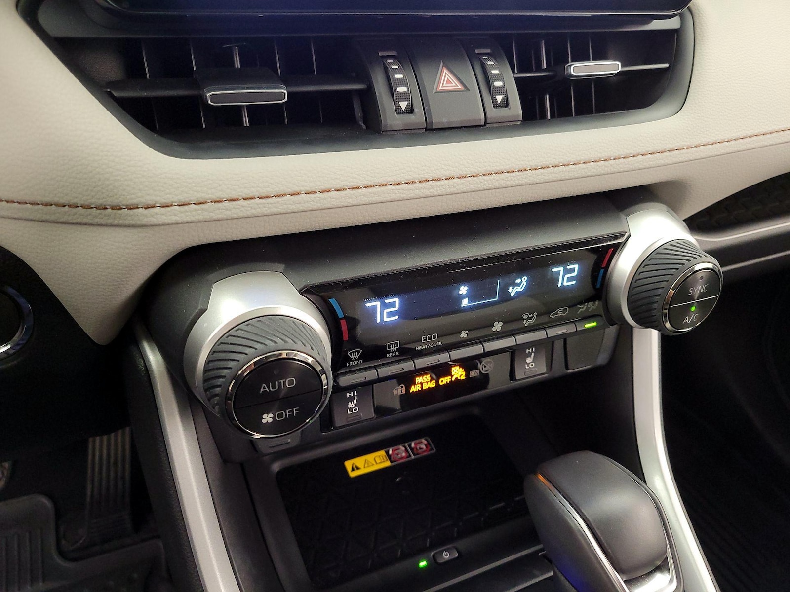 2024 Toyota RAV4 XLE Premium - Photo 17