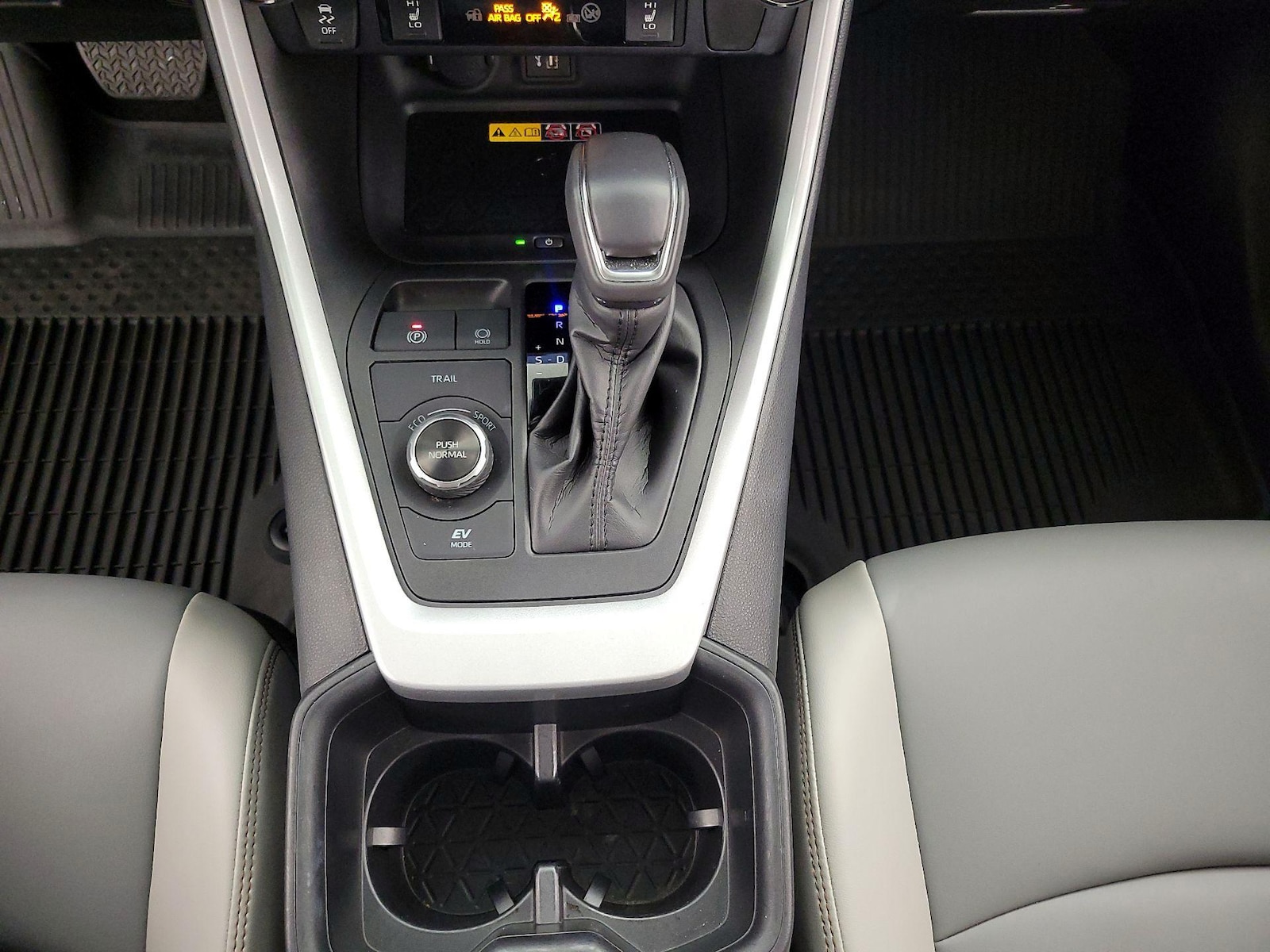 2024 Toyota RAV4 XLE Premium - Photo 18