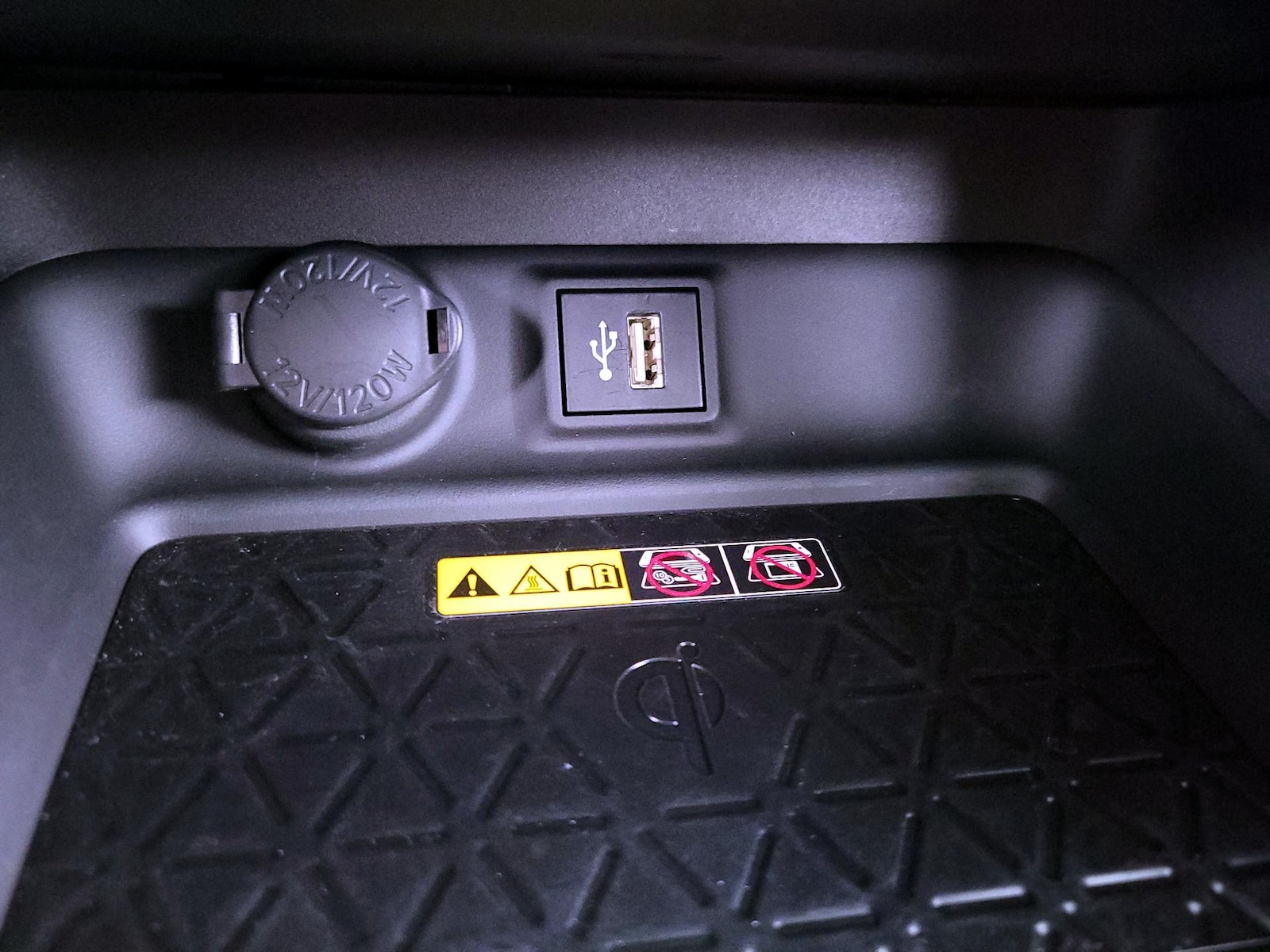 2024 Toyota RAV4 XLE Premium - Photo 19