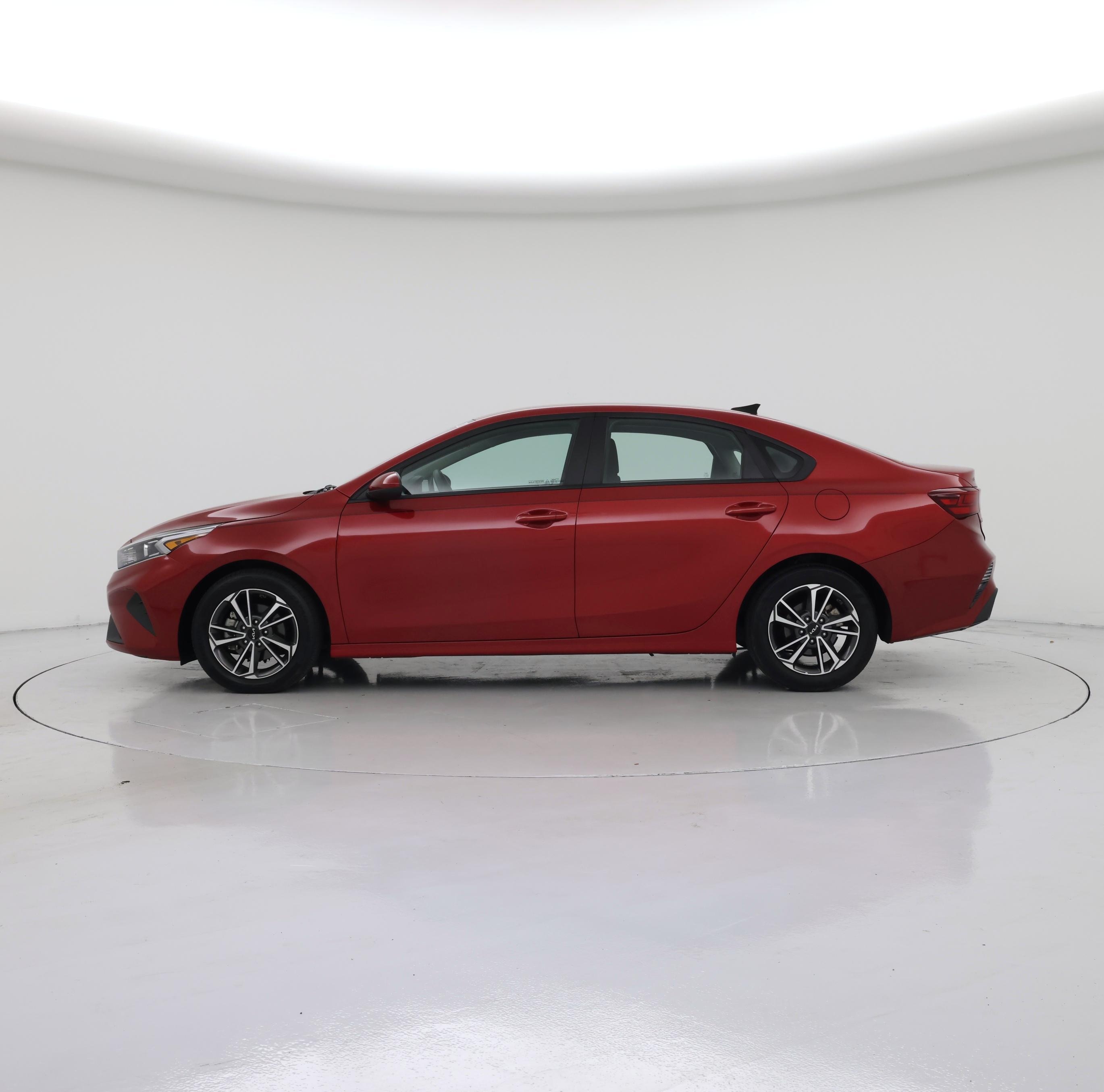 Thumbnail: 2022 Kia Forte - 3