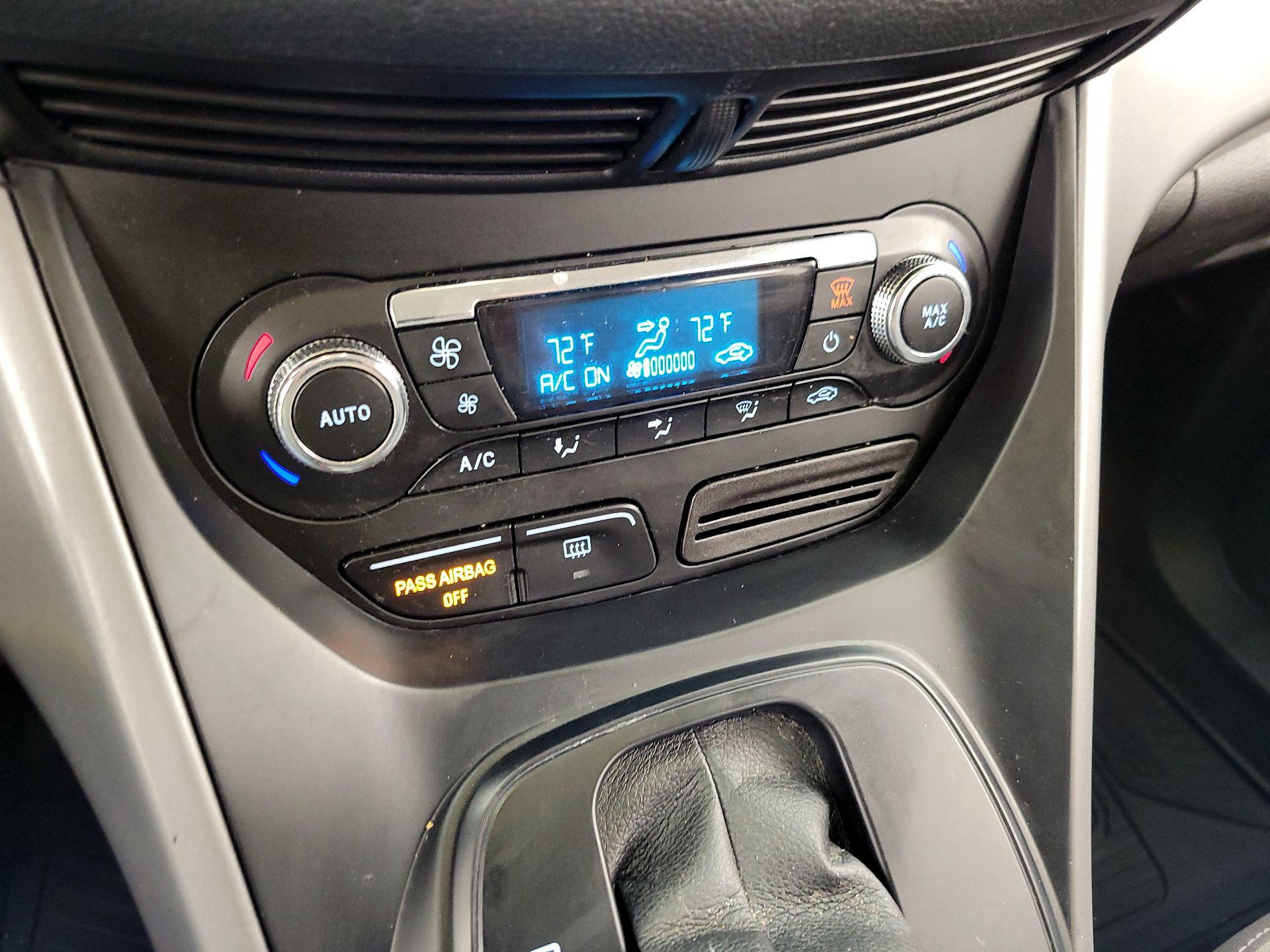 Thumbnail: 2016 Ford Escape - 16