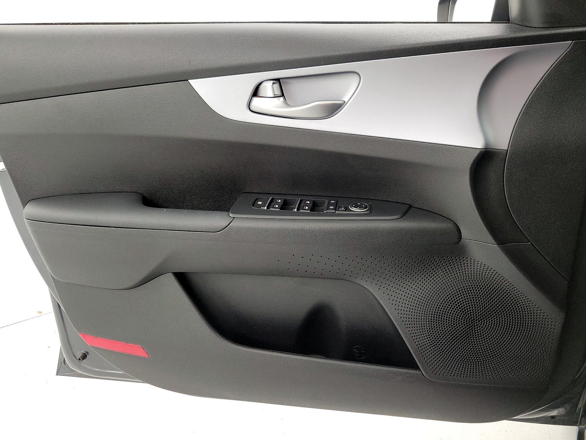 Thumbnail: 2023 Kia Forte - 12