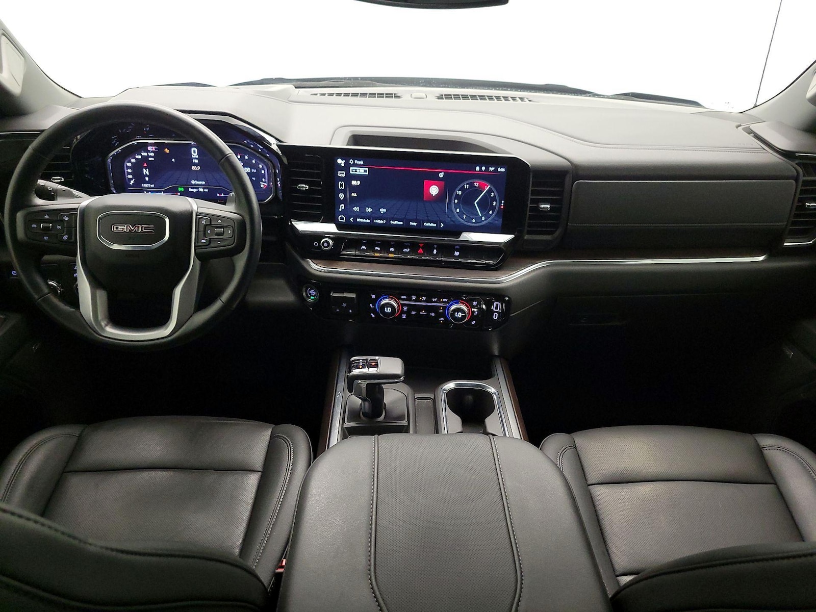 2024 GMC Sierra 1500 SLT - Photo 10