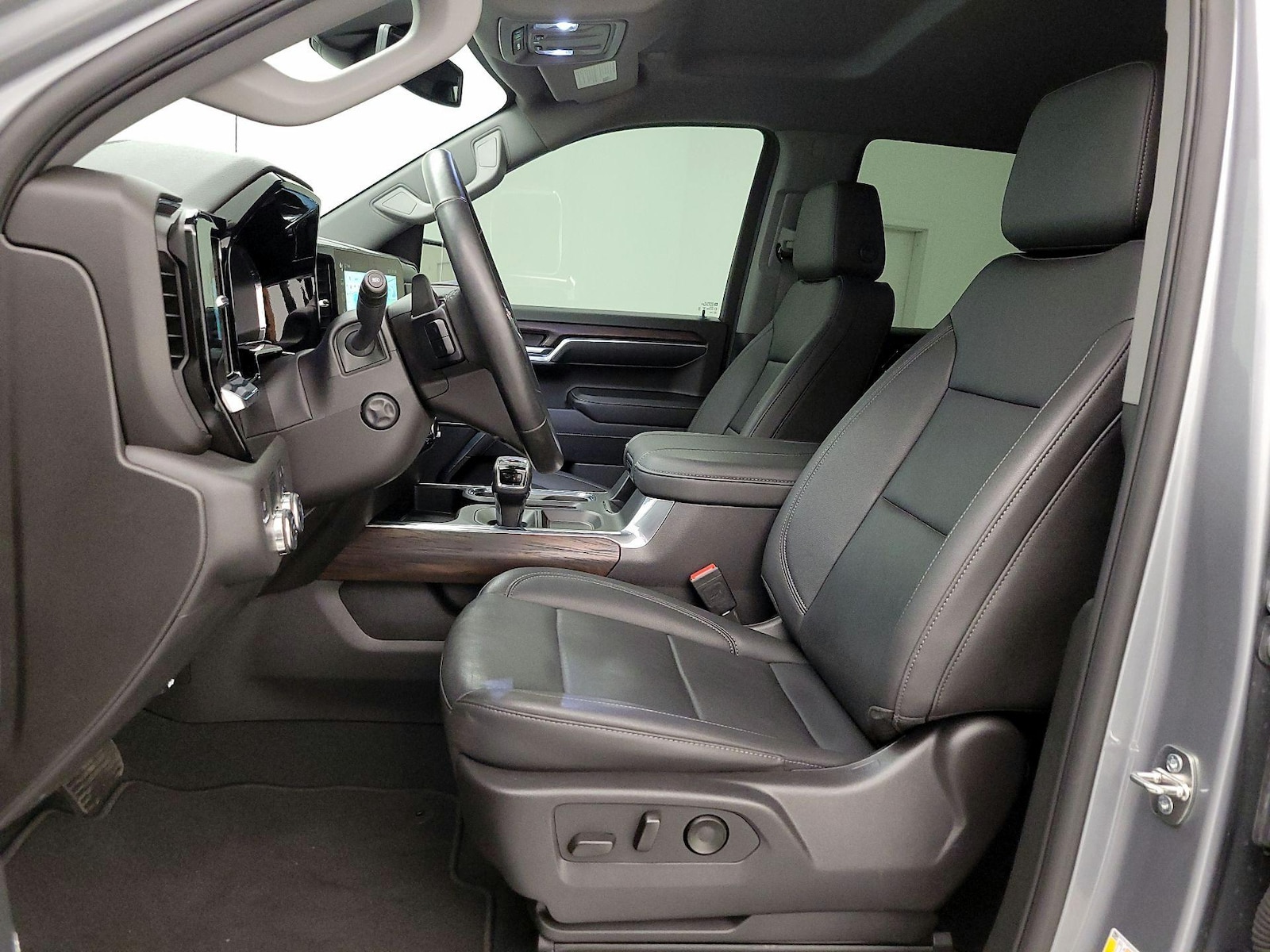 2024 GMC Sierra 1500 SLT - Photo 12