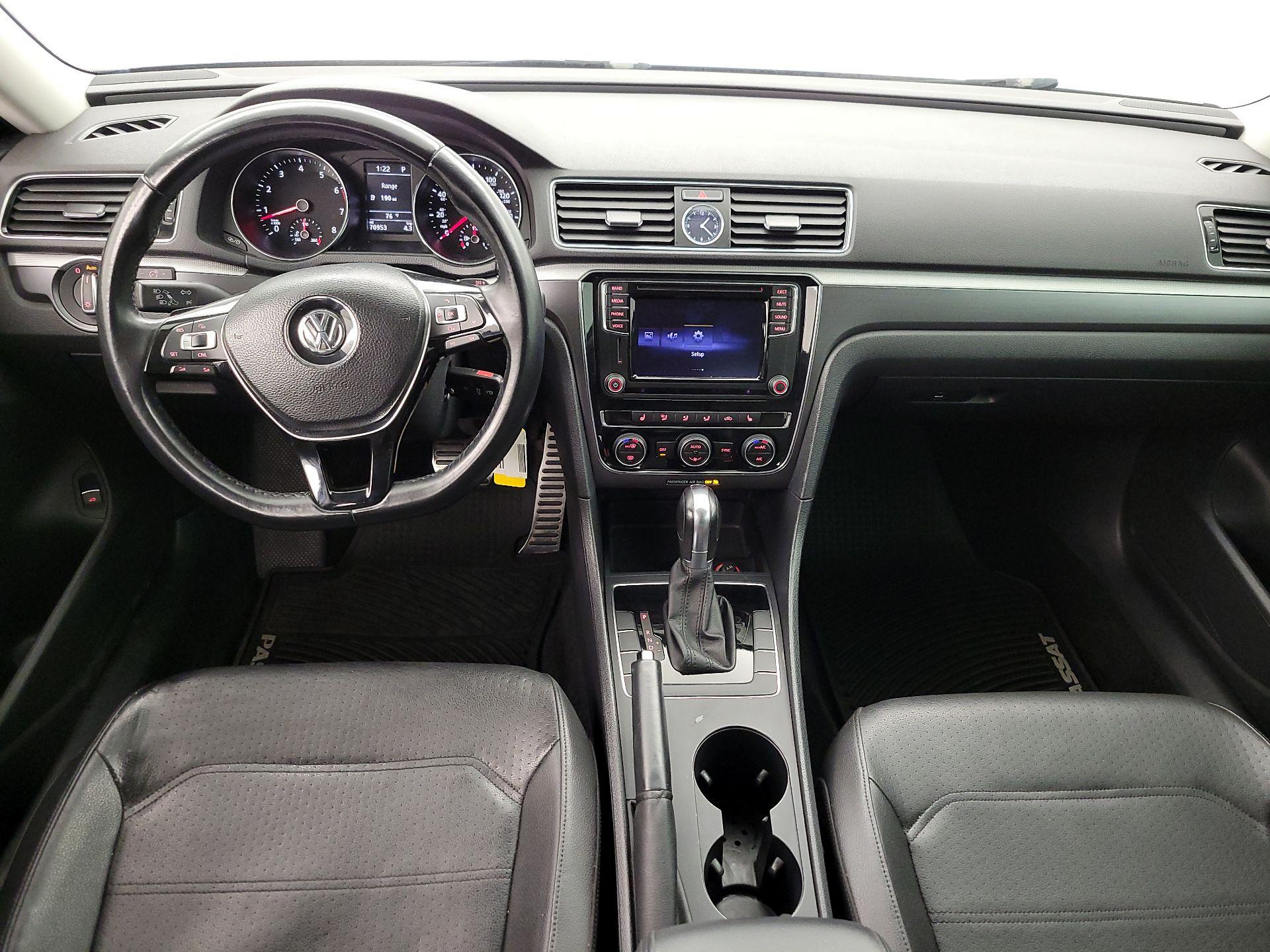 Thumbnail: 2017 Volkswagen Passat - 9