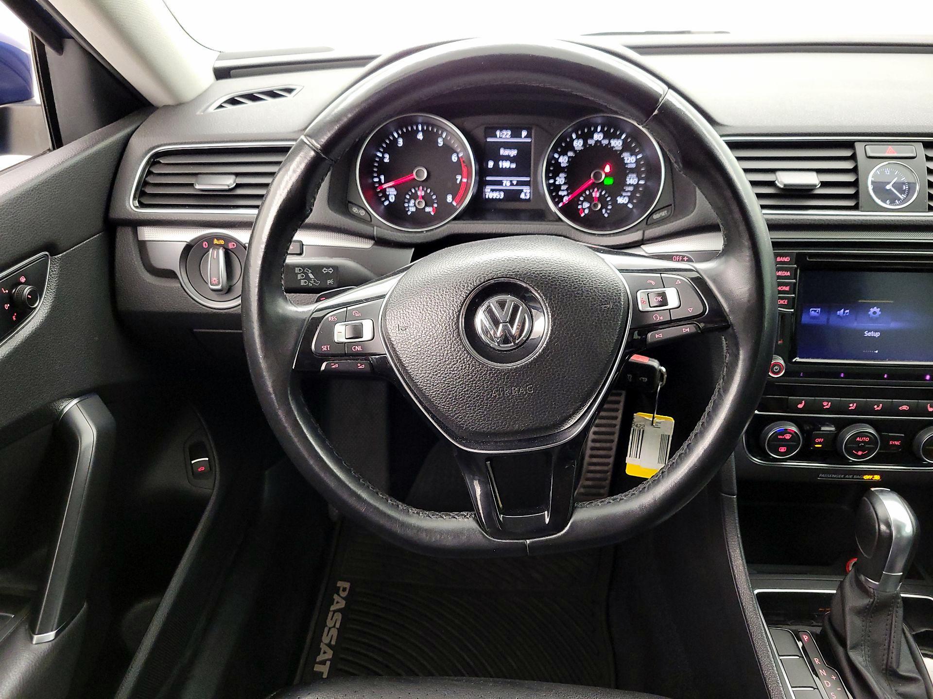 Thumbnail: 2017 Volkswagen Passat - 10