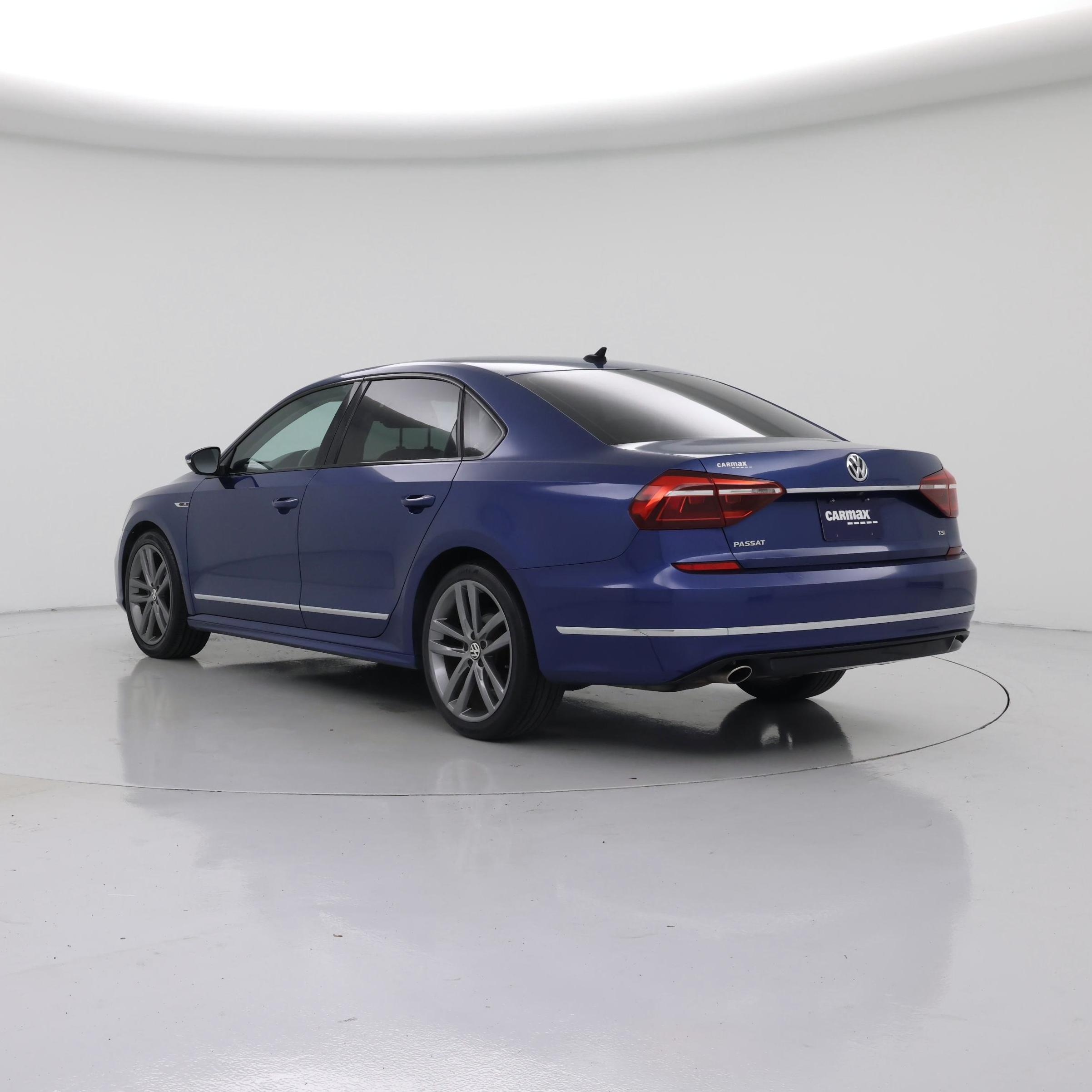 Thumbnail: 2017 Volkswagen Passat - 2
