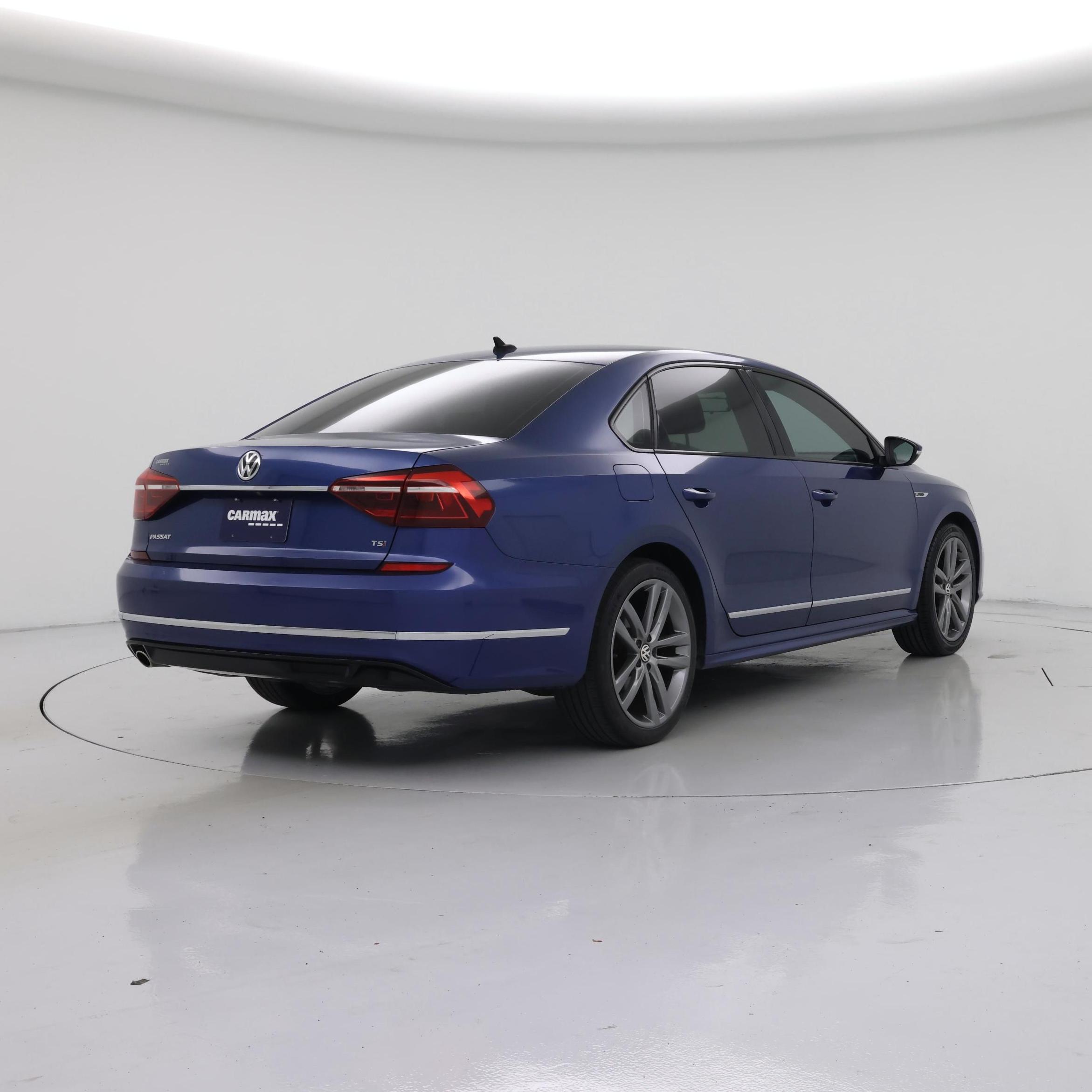 Thumbnail: 2017 Volkswagen Passat - 8