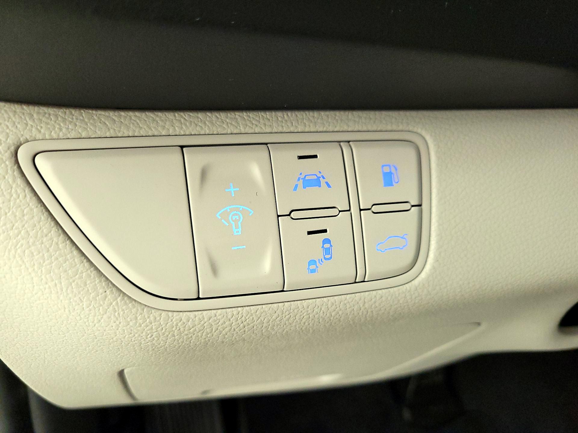 Thumbnail: 2020 Genesis G70 - 13