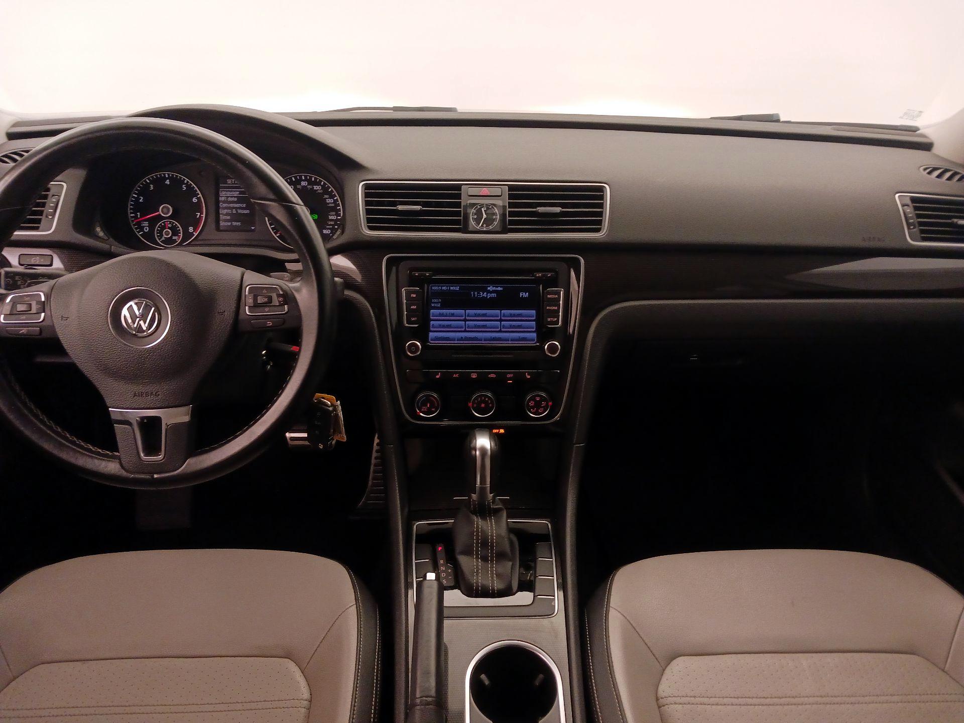 Thumbnail: 2015 Volkswagen Passat - 9