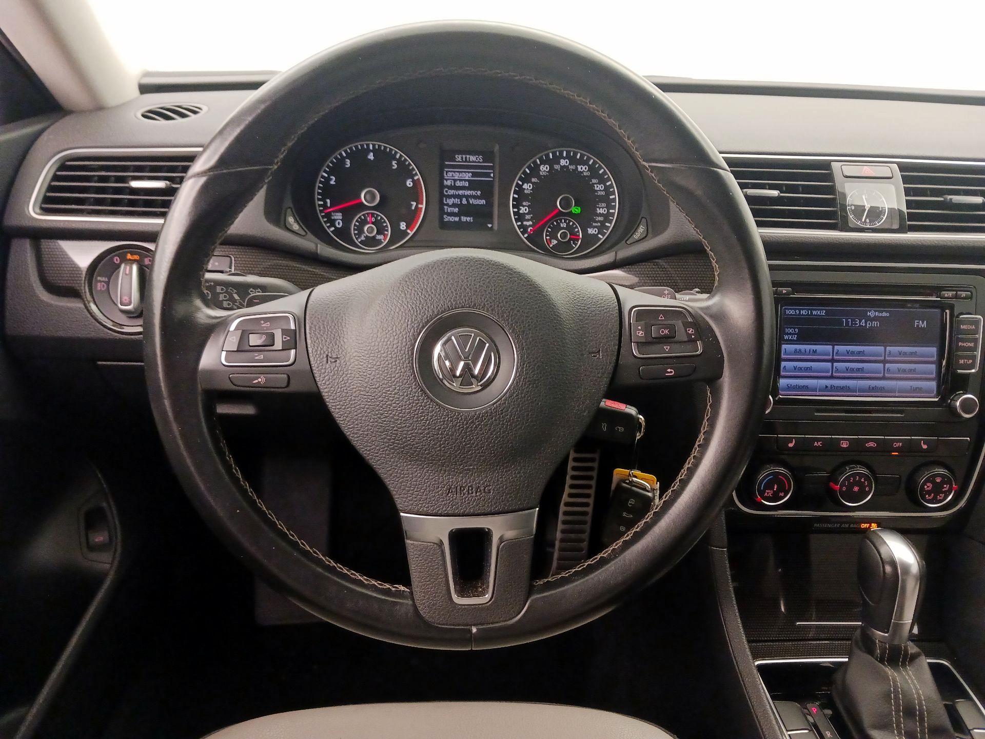 Thumbnail: 2015 Volkswagen Passat - 10
